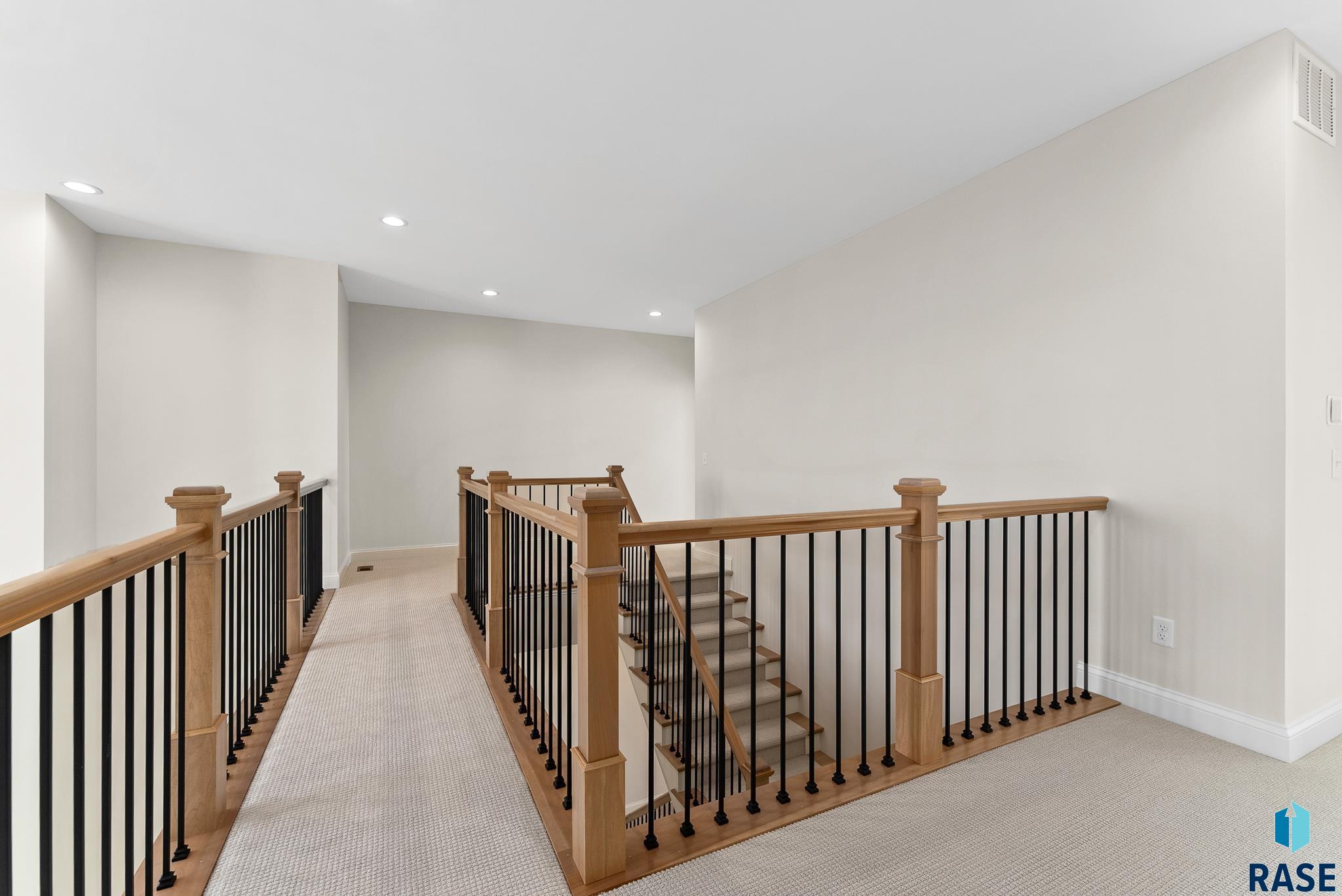 Harrisburg, South Dakota 57032, United States, 4 Bedrooms Bedrooms, ,3 BathroomsBathrooms,Residential,Pending,46880