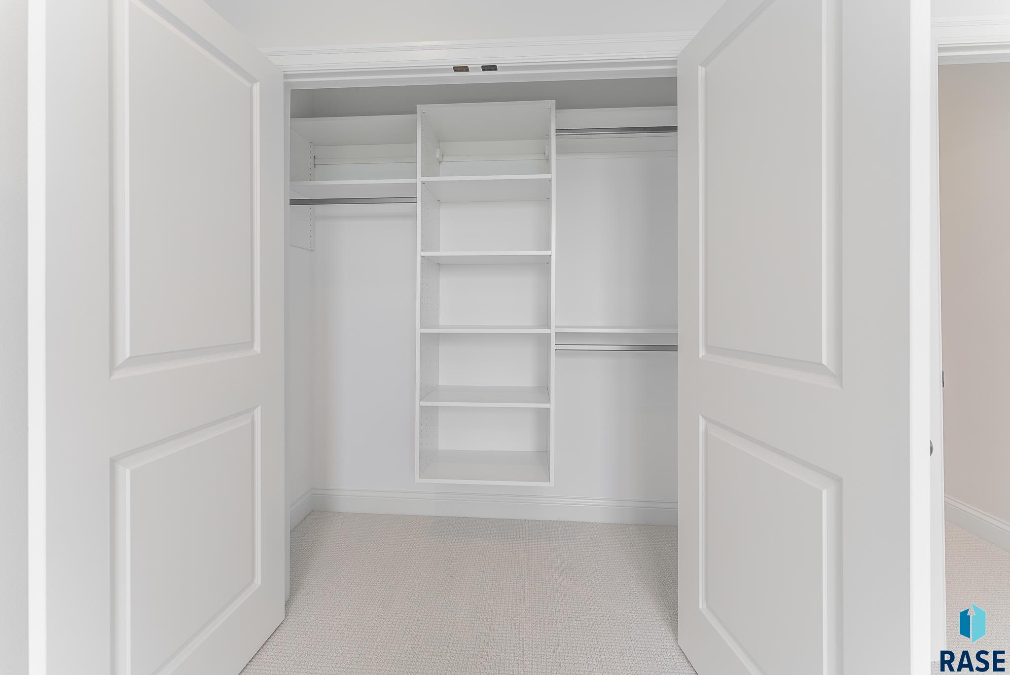 Harrisburg, South Dakota 57032, United States, 4 Bedrooms Bedrooms, ,3 BathroomsBathrooms,Residential,Pending,46880