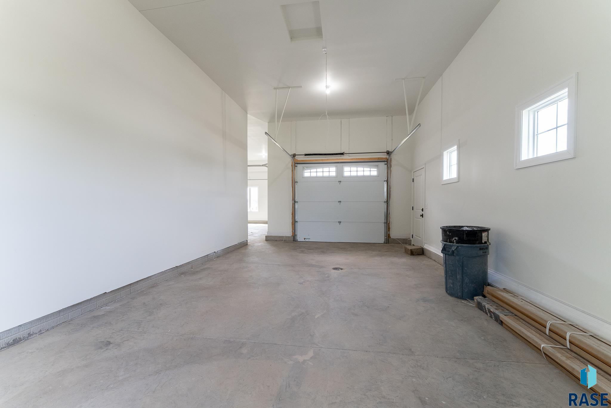 Harrisburg, South Dakota 57032, United States, 4 Bedrooms Bedrooms, ,3 BathroomsBathrooms,Residential,Pending,46880