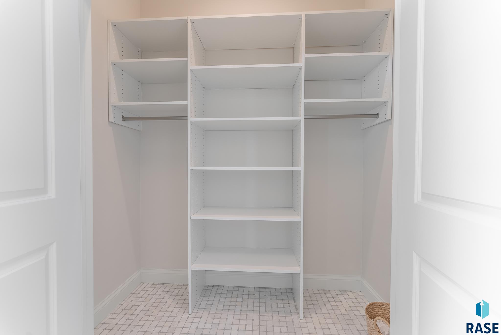 Harrisburg, South Dakota 57032, United States, 4 Bedrooms Bedrooms, ,3 BathroomsBathrooms,Residential,Pending,46880