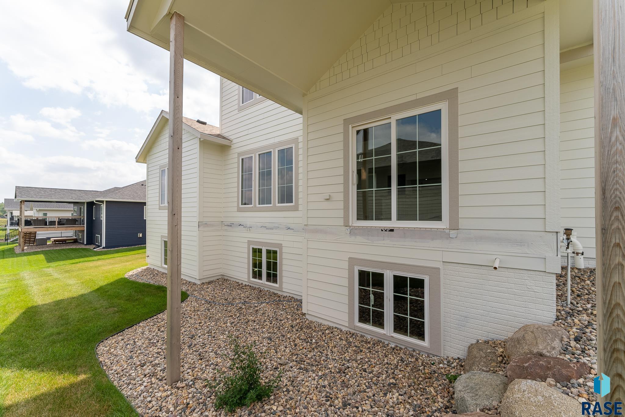 Harrisburg, South Dakota 57032, United States, 4 Bedrooms Bedrooms, ,3 BathroomsBathrooms,Residential,Pending,46880