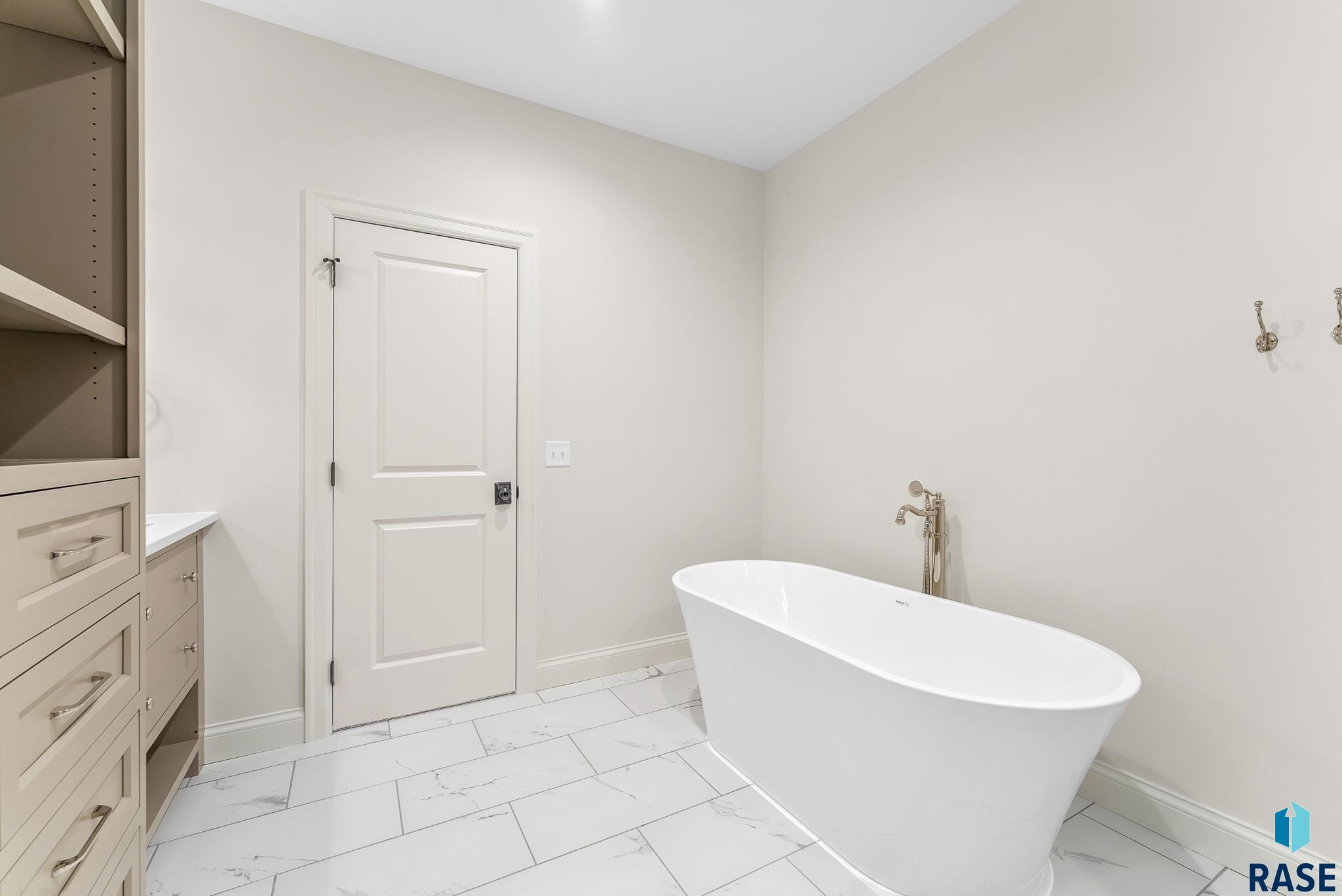 Harrisburg, South Dakota 57032, United States, 4 Bedrooms Bedrooms, ,3 BathroomsBathrooms,Residential,Pending,46880