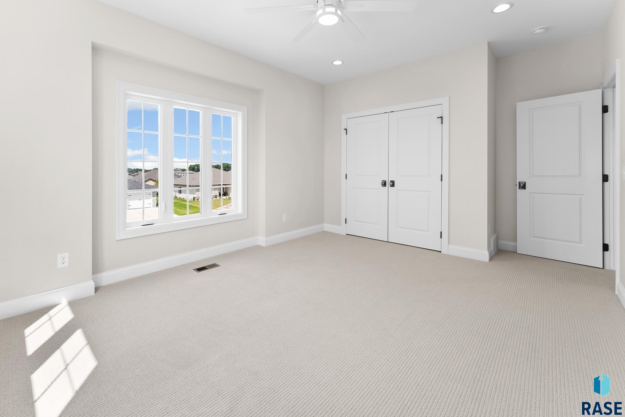 Harrisburg, South Dakota 57032, United States, 4 Bedrooms Bedrooms, ,3 BathroomsBathrooms,Residential,Pending,46880