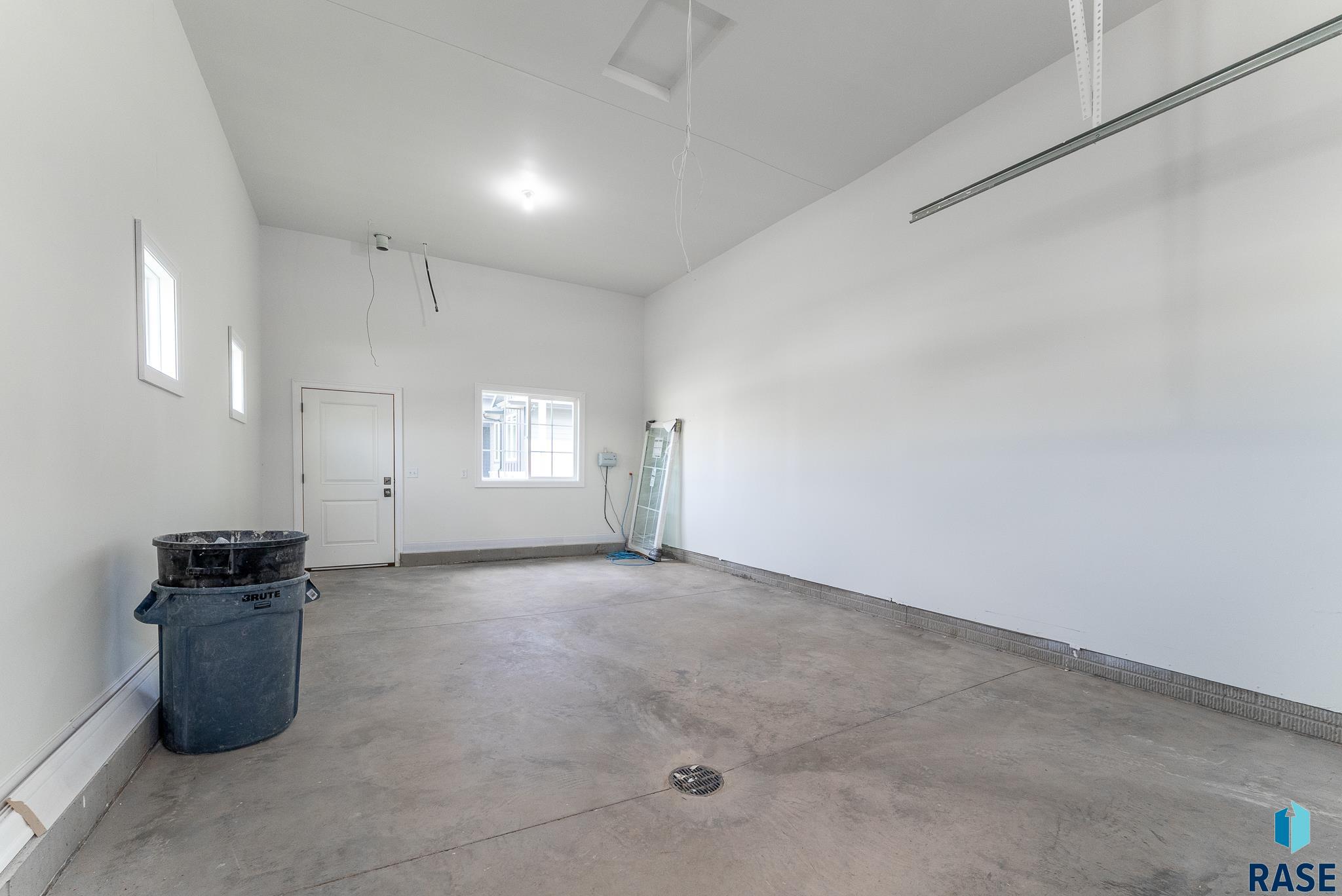 Harrisburg, South Dakota 57032, United States, 4 Bedrooms Bedrooms, ,3 BathroomsBathrooms,Residential,Pending,46880