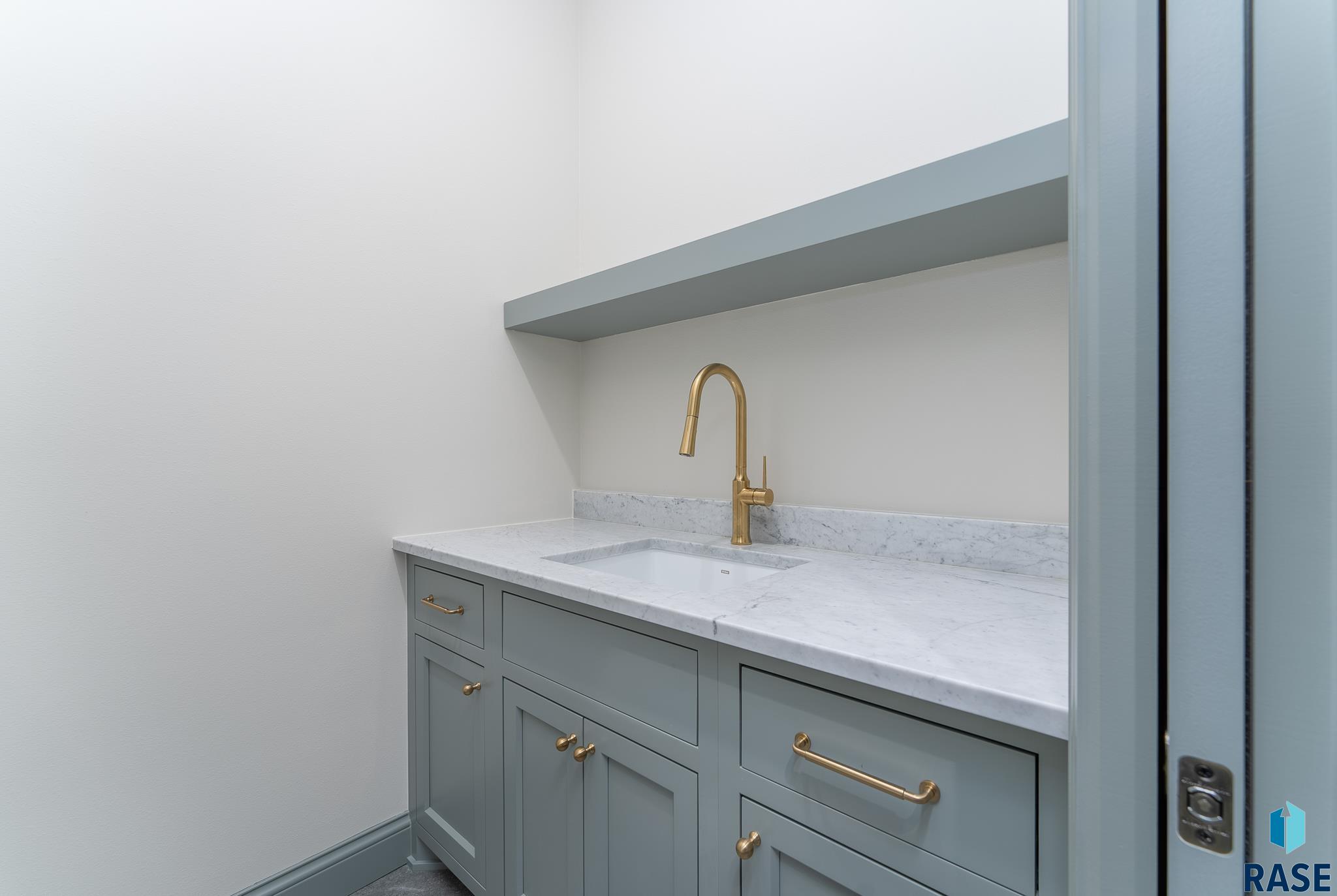 Harrisburg, South Dakota 57032, United States, 4 Bedrooms Bedrooms, ,3 BathroomsBathrooms,Residential,Pending,46880