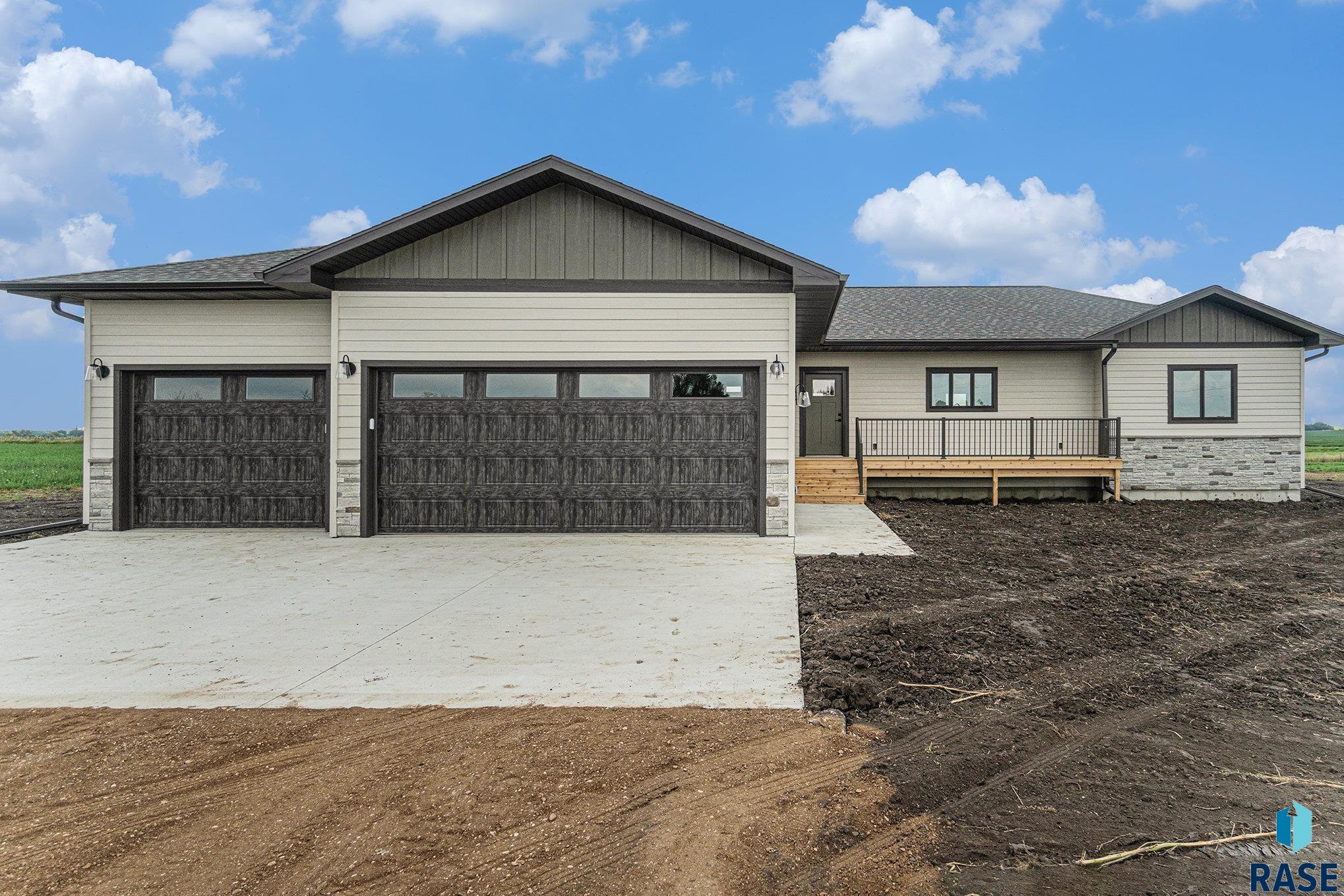 2050 Harvest Creek Ln Lane, Madison, South Dakota image 1