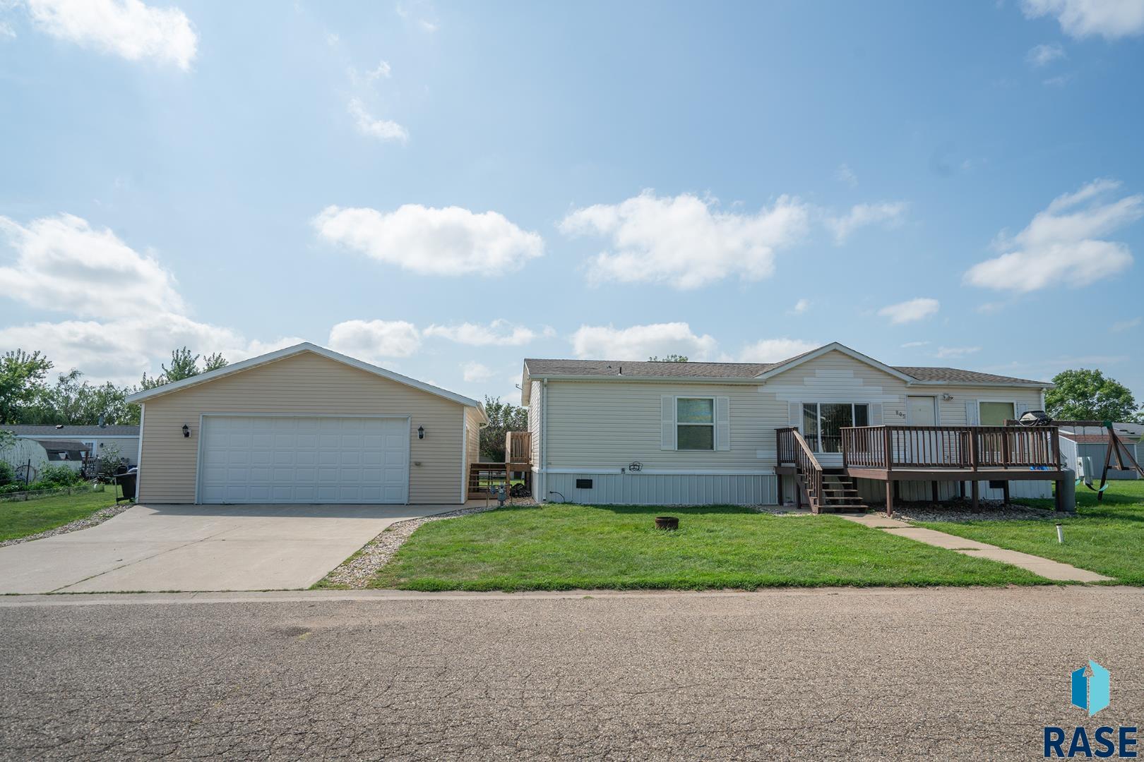 805 S Mckinley St Street, Lennox, South Dakota image 1