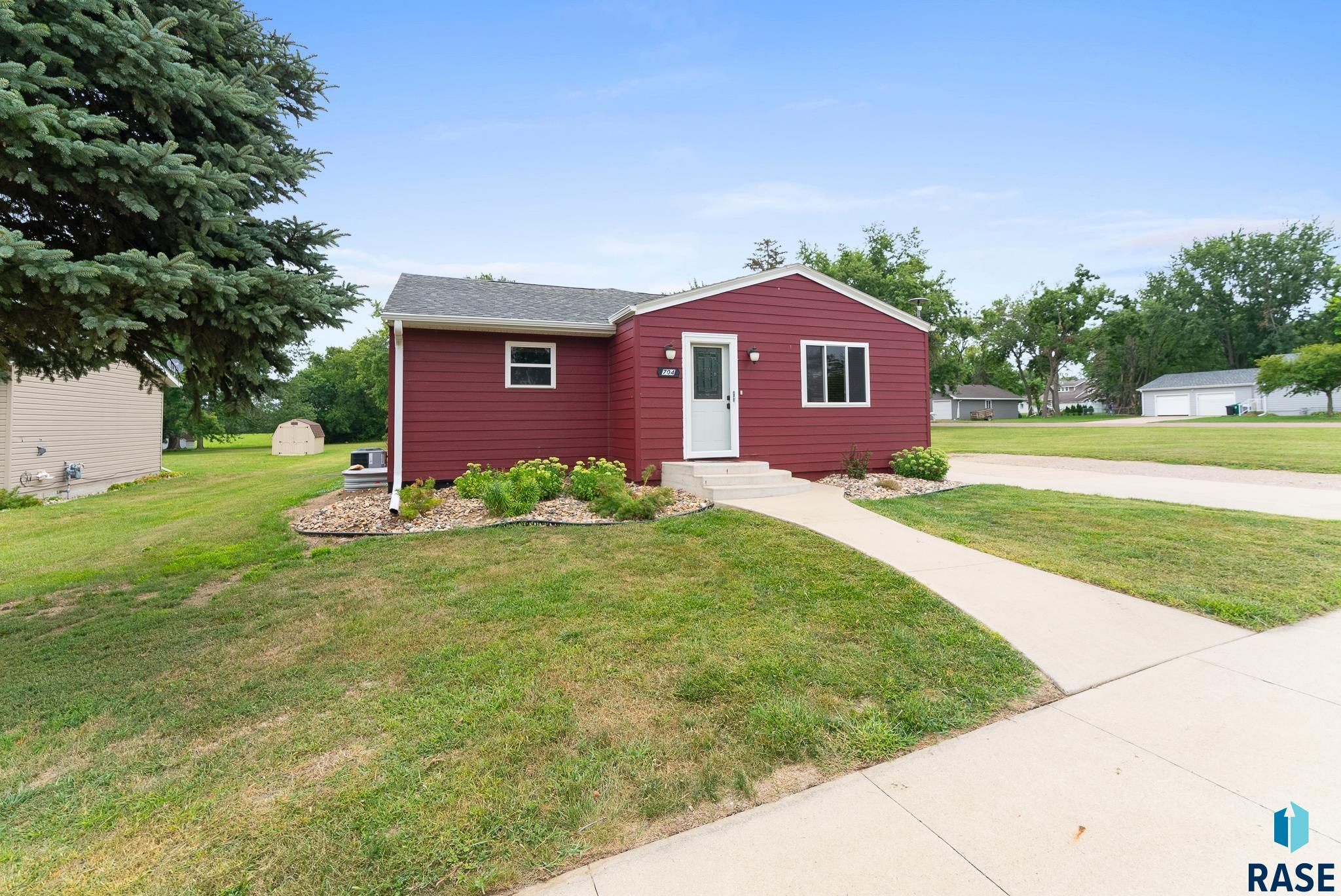 704 N 3rd St Street, Beresford, South Dakota image 2