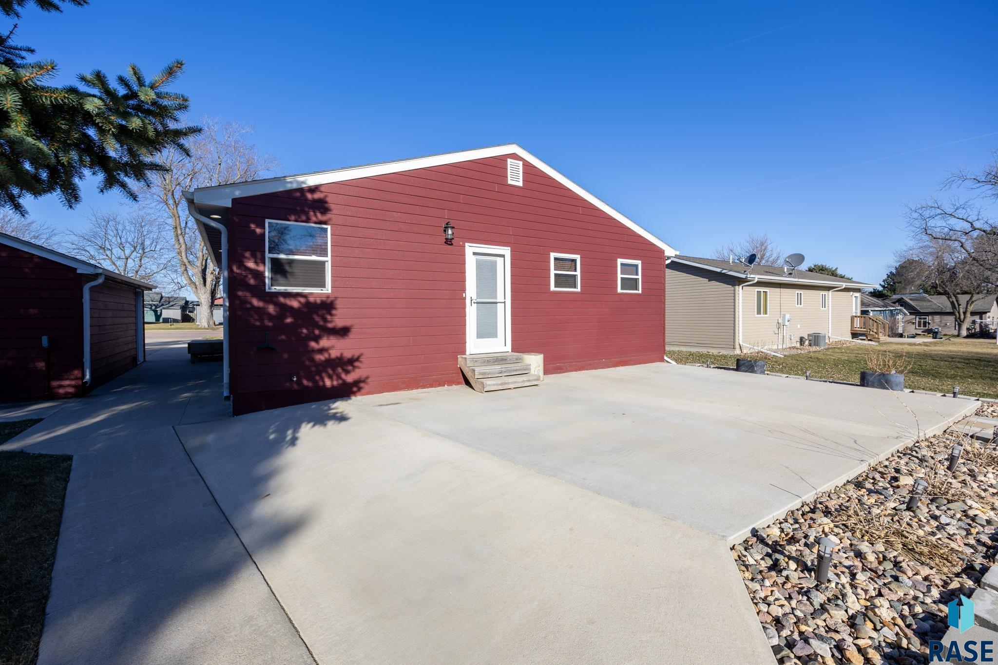 704 N 3rd St Street, Beresford, South Dakota image 4