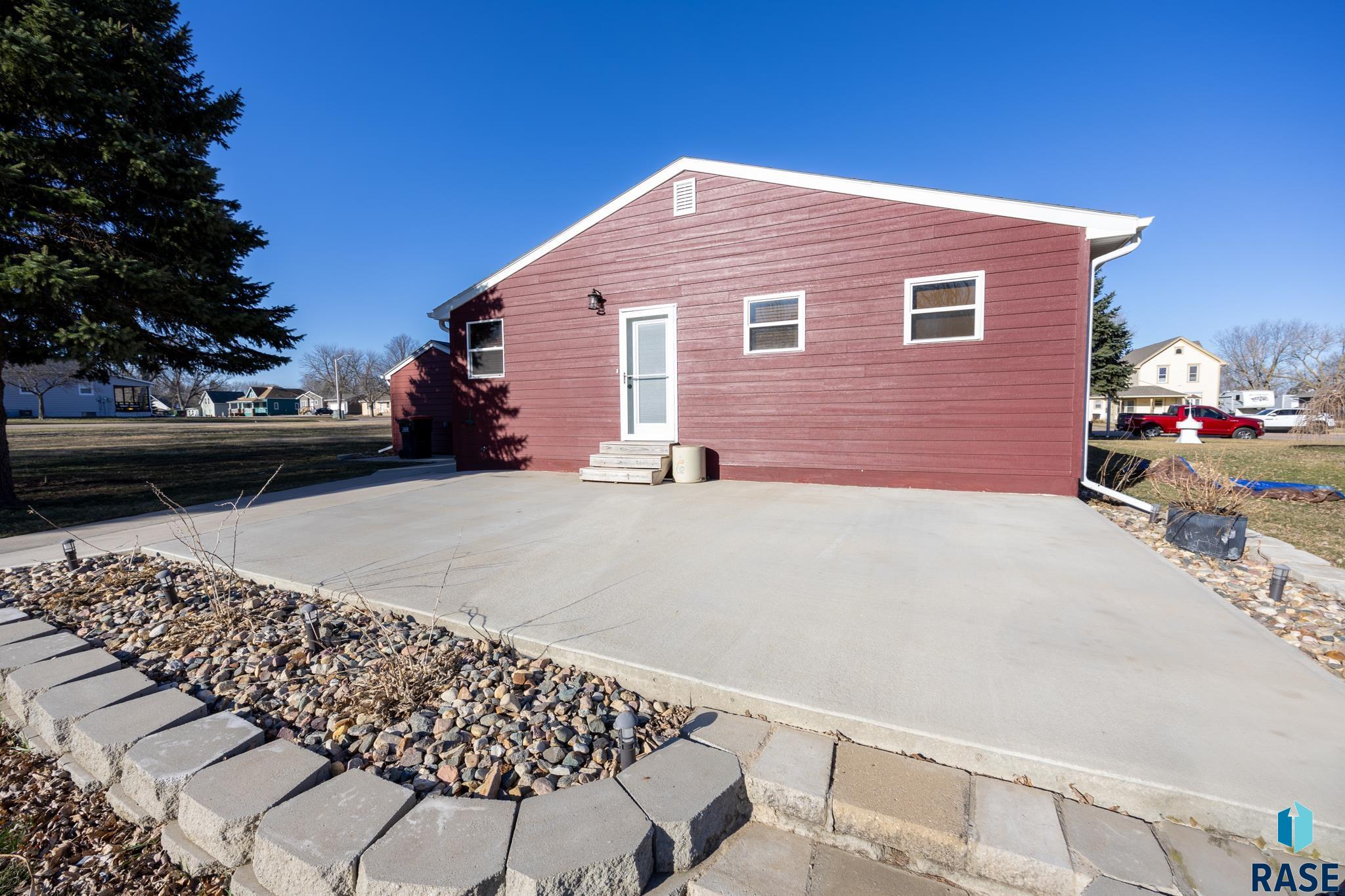 704 N 3rd St Street, Beresford, South Dakota image 5