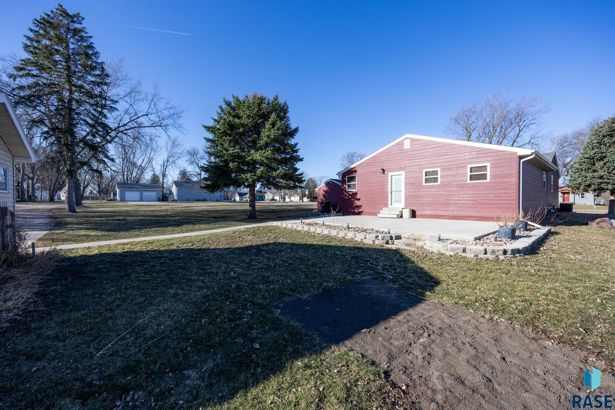 704 N 3rd St Street, Beresford, South Dakota image 7