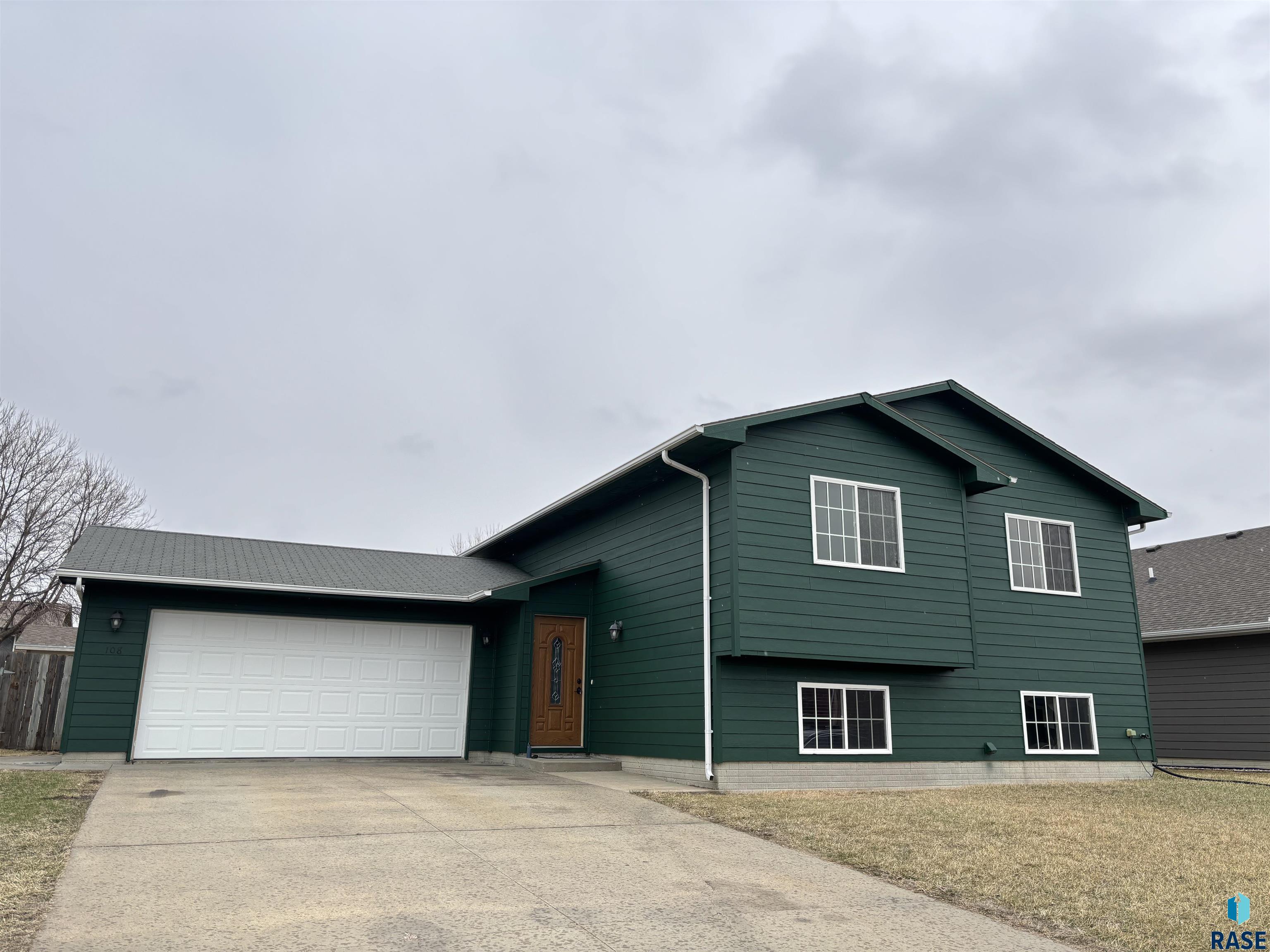 108 N Sund St Street, Worthing, South Dakota image 1
