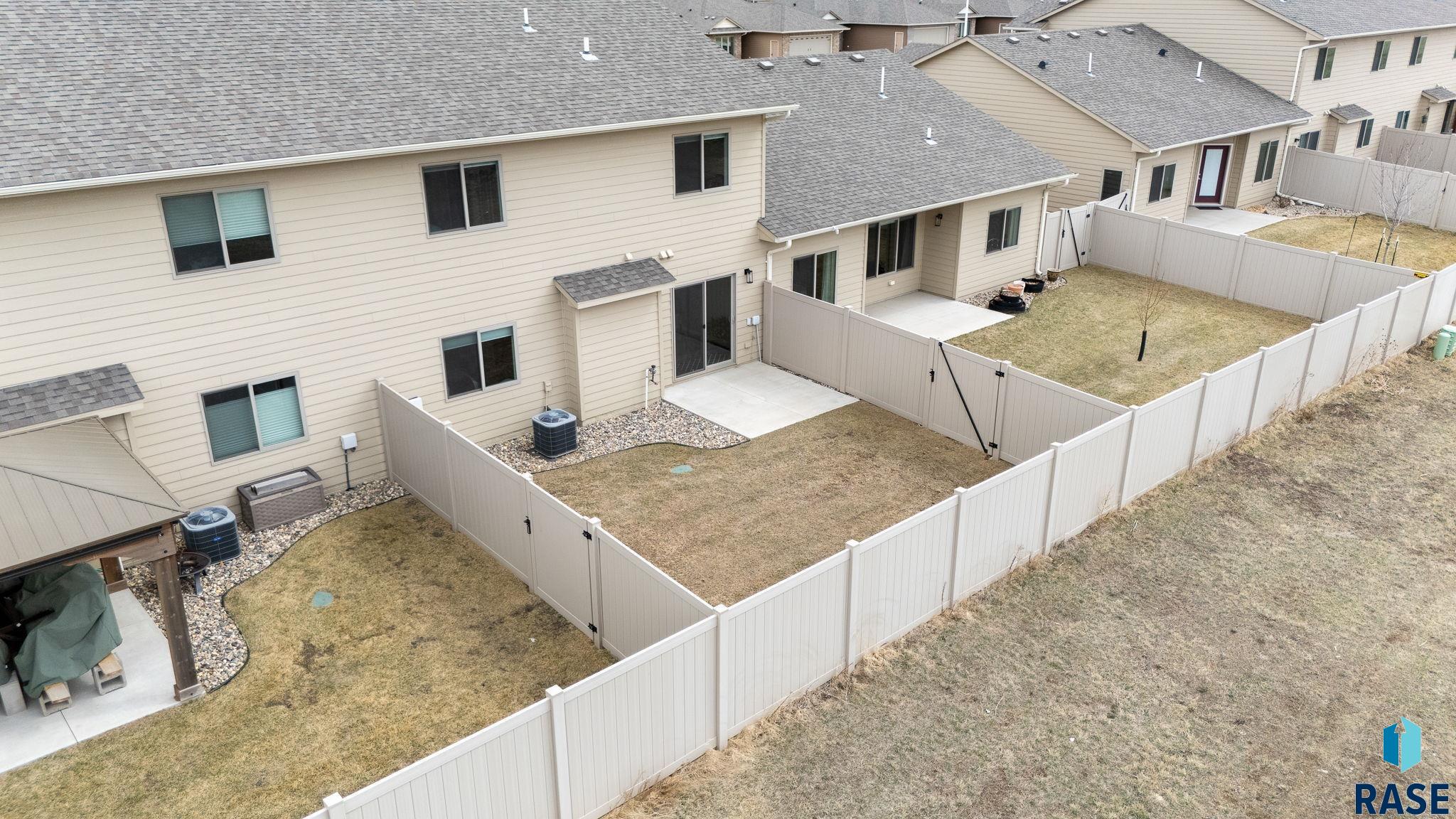 Sioux Falls, South Dakota 57106, United States, 3 Bedrooms Bedrooms, ,2 BathroomsBathrooms,Residential,Active,98731