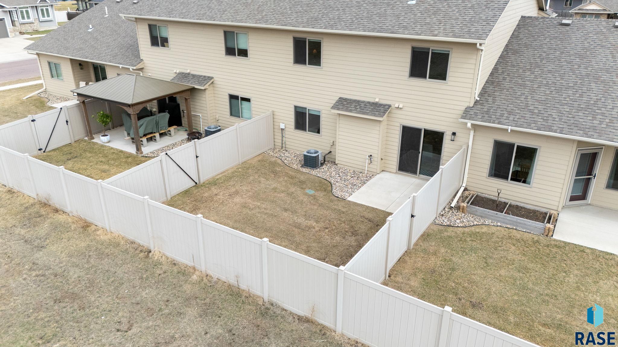 Sioux Falls, South Dakota 57106, United States, 3 Bedrooms Bedrooms, ,2 BathroomsBathrooms,Residential,Active,98731