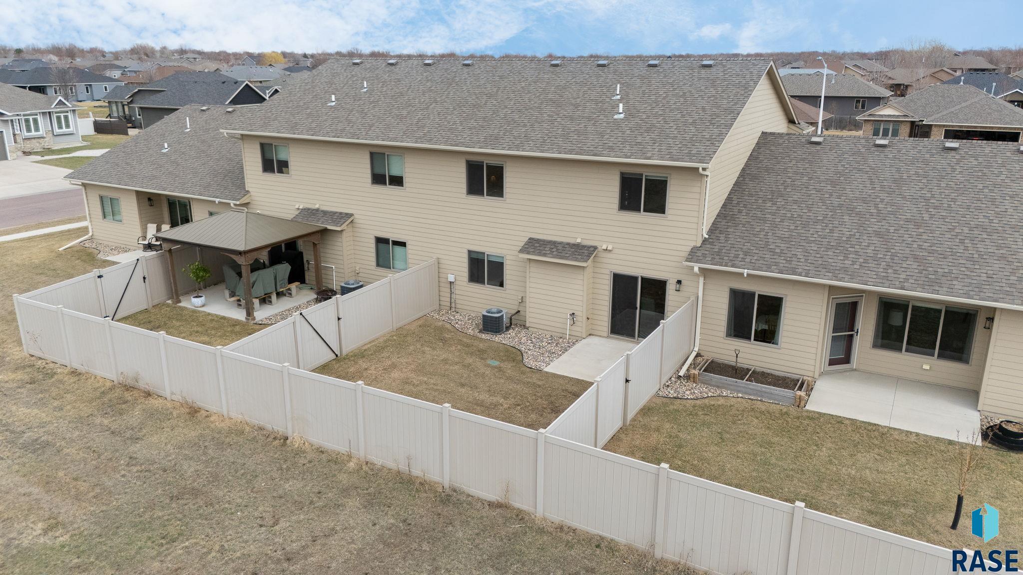 Sioux Falls, South Dakota 57106, United States, 3 Bedrooms Bedrooms, ,2 BathroomsBathrooms,Residential,Active,98731