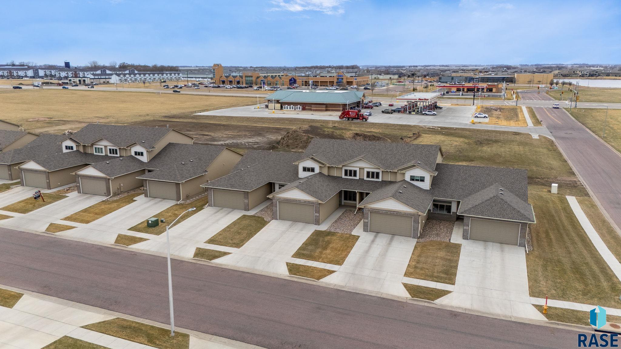 Sioux Falls, South Dakota 57106, United States, 3 Bedrooms Bedrooms, ,2 BathroomsBathrooms,Residential,Active,98731