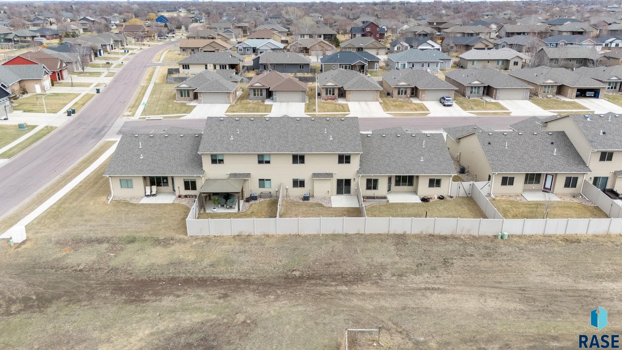 Sioux Falls, South Dakota 57106, United States, 3 Bedrooms Bedrooms, ,2 BathroomsBathrooms,Residential,Active,98731