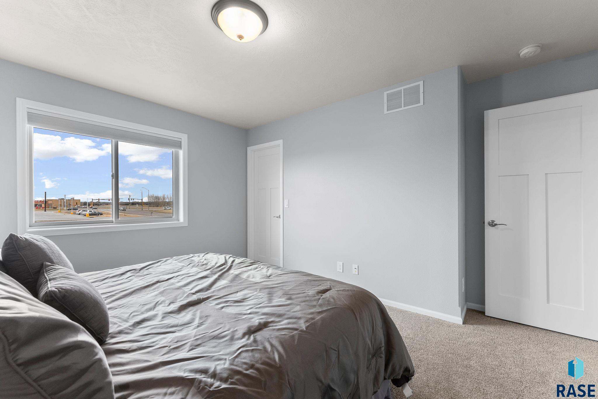 2405 S Kinderhook Ave Avenue, Sioux Falls, South Dakota image 36