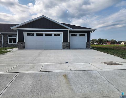 Townhouse For Sale - 431 E Center Avenue<br/> Salem, SD 57058