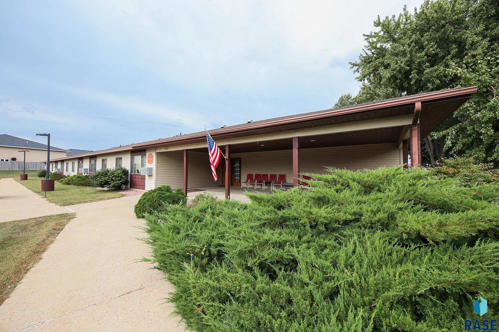 1411 E Rushmore Dr