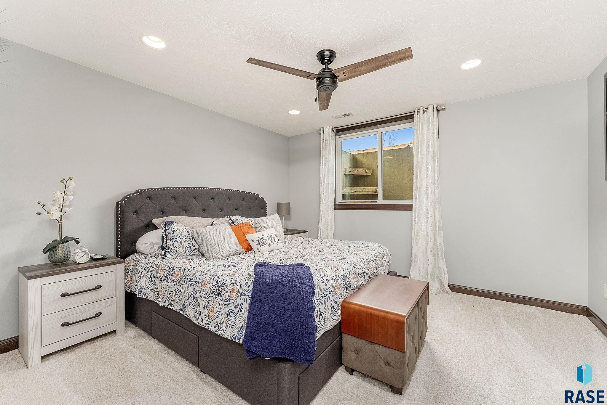 Sioux Falls, South Dakota 57103, United States, 5 Bedrooms Bedrooms, ,3 BathroomsBathrooms,Residential,Contingent,15597