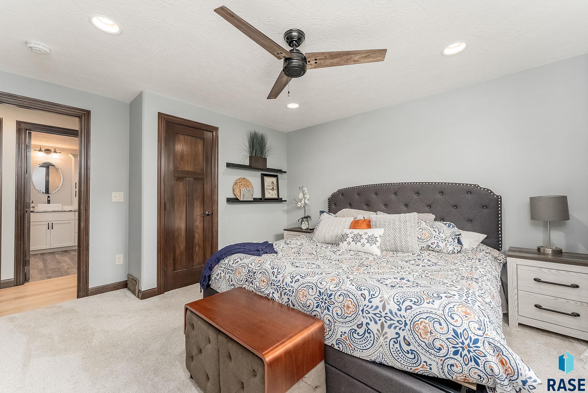 Sioux Falls, South Dakota 57103, United States, 5 Bedrooms Bedrooms, ,3 BathroomsBathrooms,Residential,Contingent,15597