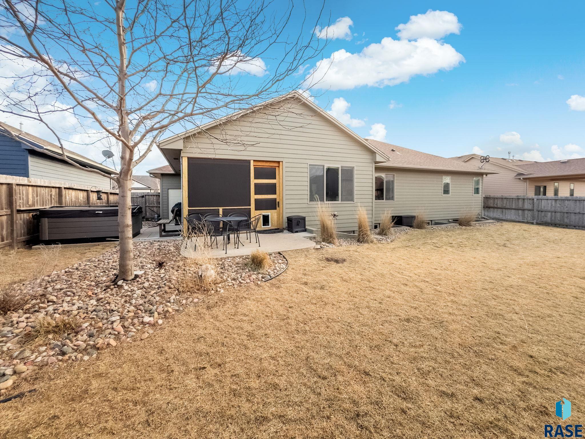 Sioux Falls, South Dakota 57103, United States, 5 Bedrooms Bedrooms, ,3 BathroomsBathrooms,Residential,Contingent,15597