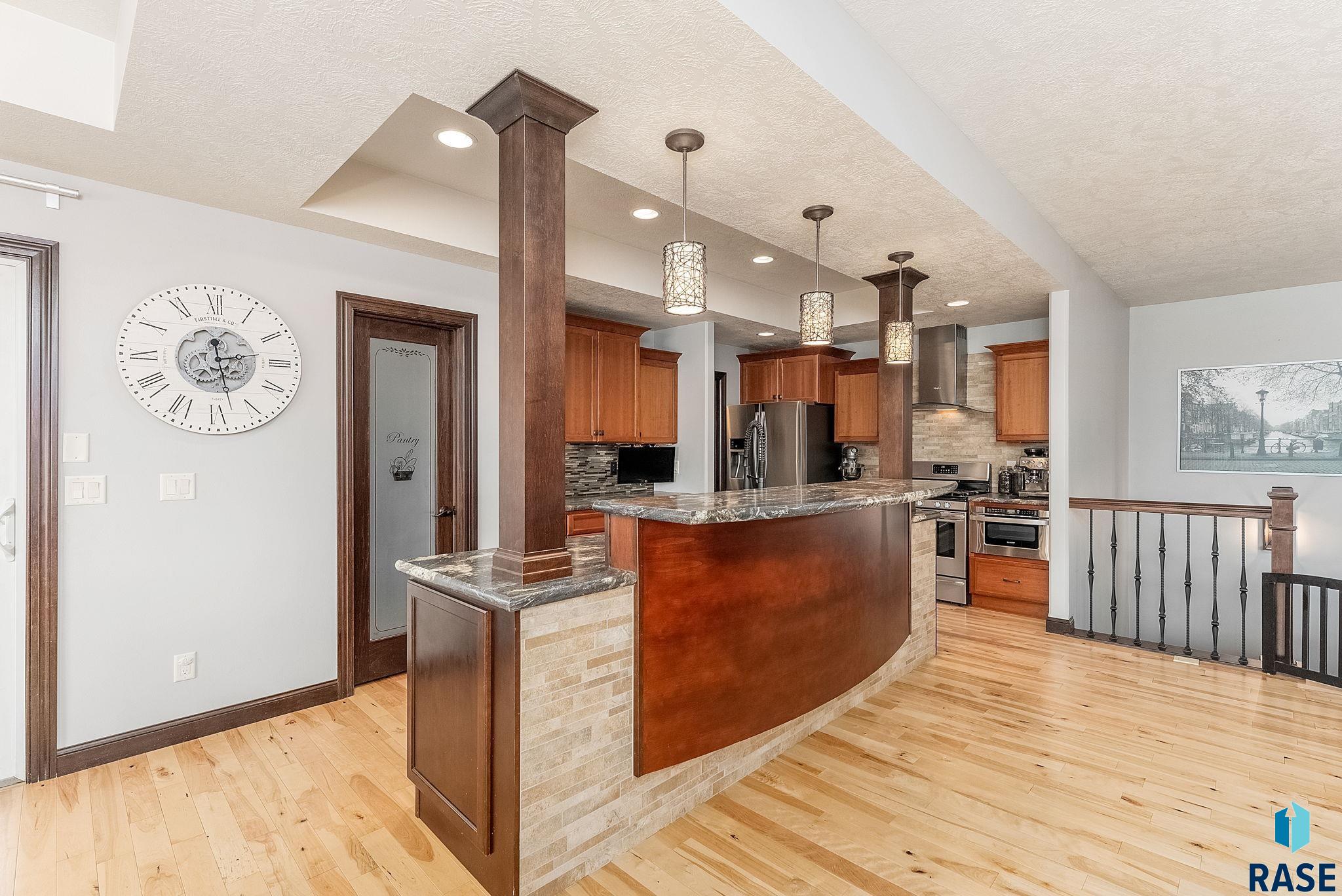 Sioux Falls, South Dakota 57103, United States, 5 Bedrooms Bedrooms, ,3 BathroomsBathrooms,Residential,Contingent,15597