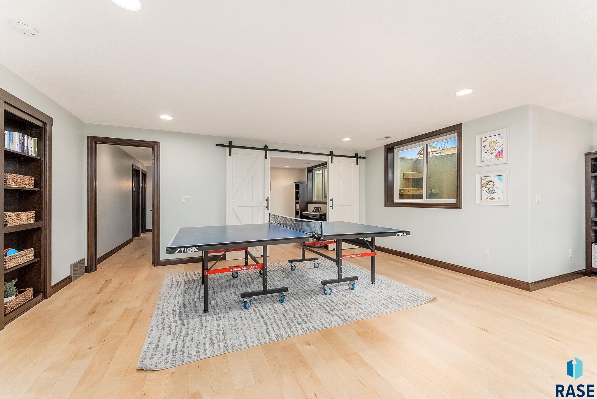 Sioux Falls, South Dakota 57103, United States, 5 Bedrooms Bedrooms, ,3 BathroomsBathrooms,Residential,Contingent,15597