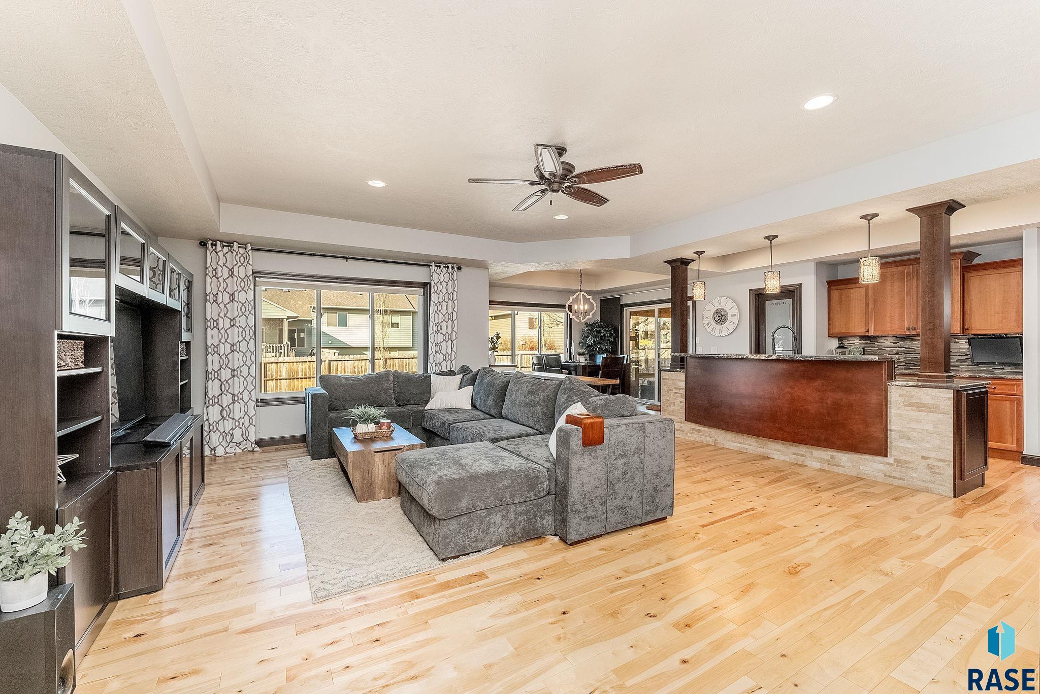 Sioux Falls, South Dakota 57103, United States, 5 Bedrooms Bedrooms, ,3 BathroomsBathrooms,Residential,Contingent,15597