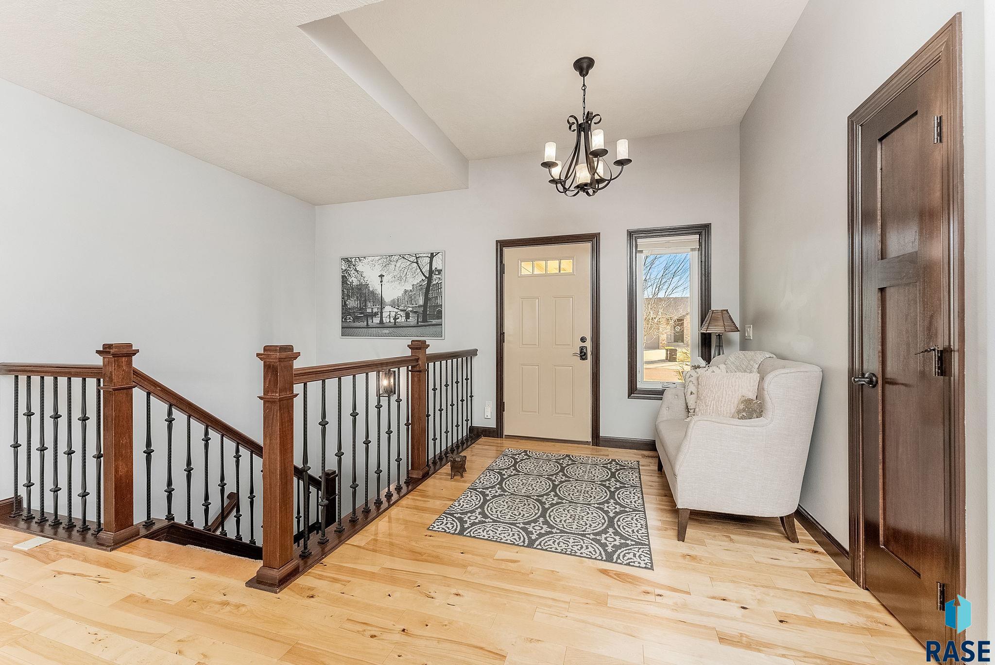 Sioux Falls, South Dakota 57103, United States, 5 Bedrooms Bedrooms, ,3 BathroomsBathrooms,Residential,Contingent,15597