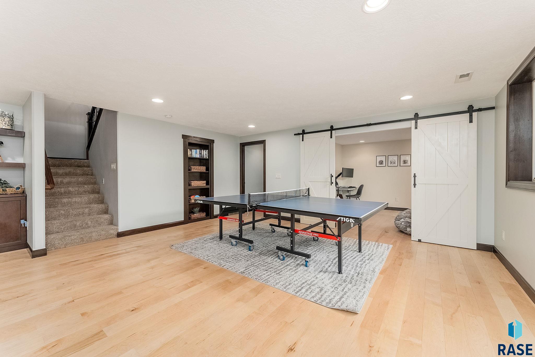 Sioux Falls, South Dakota 57103, United States, 5 Bedrooms Bedrooms, ,3 BathroomsBathrooms,Residential,Contingent,15597