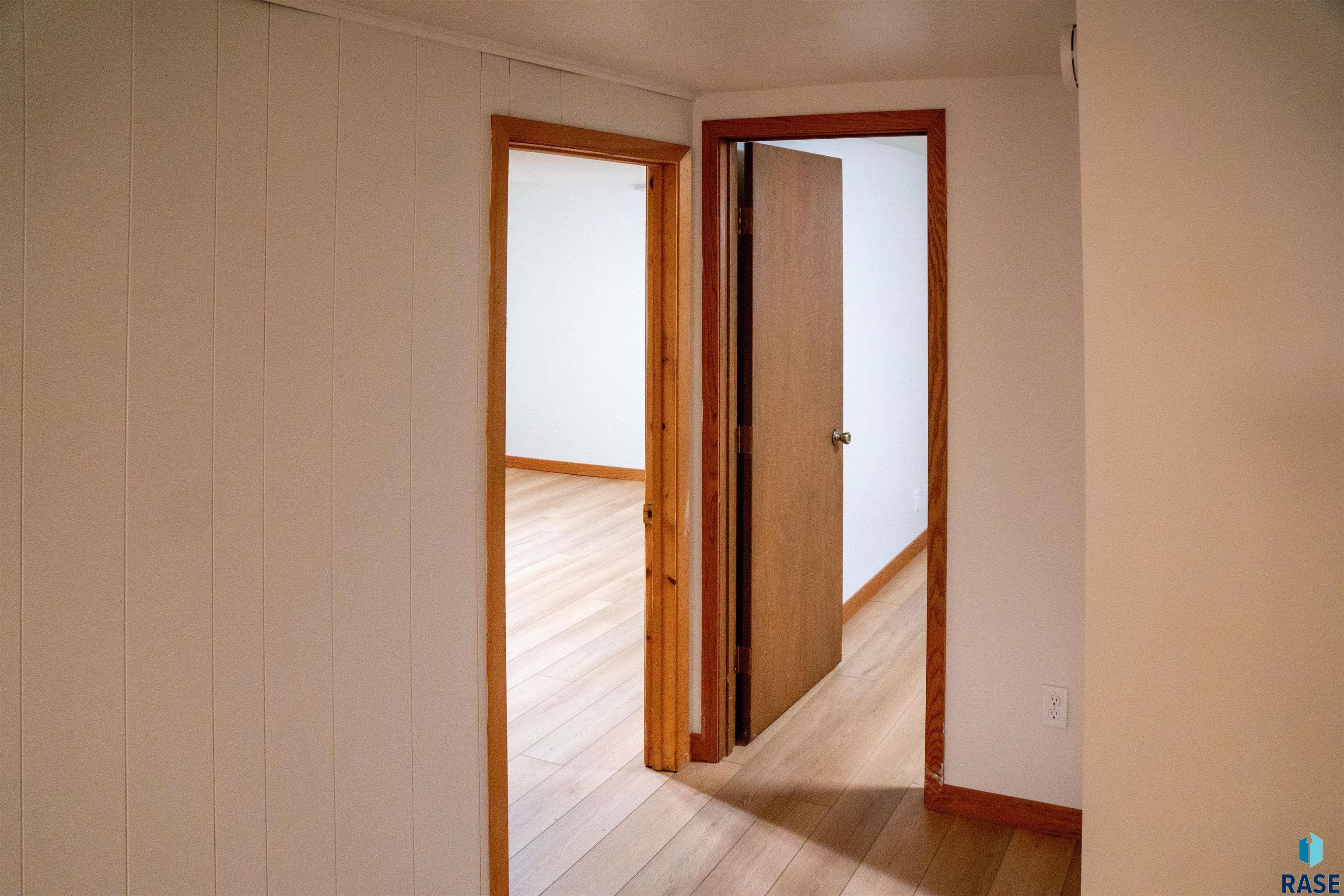 Sioux Falls, South Dakota 57105, United States, 5 Bedrooms Bedrooms, ,2 BathroomsBathrooms,Residential,Active,155550