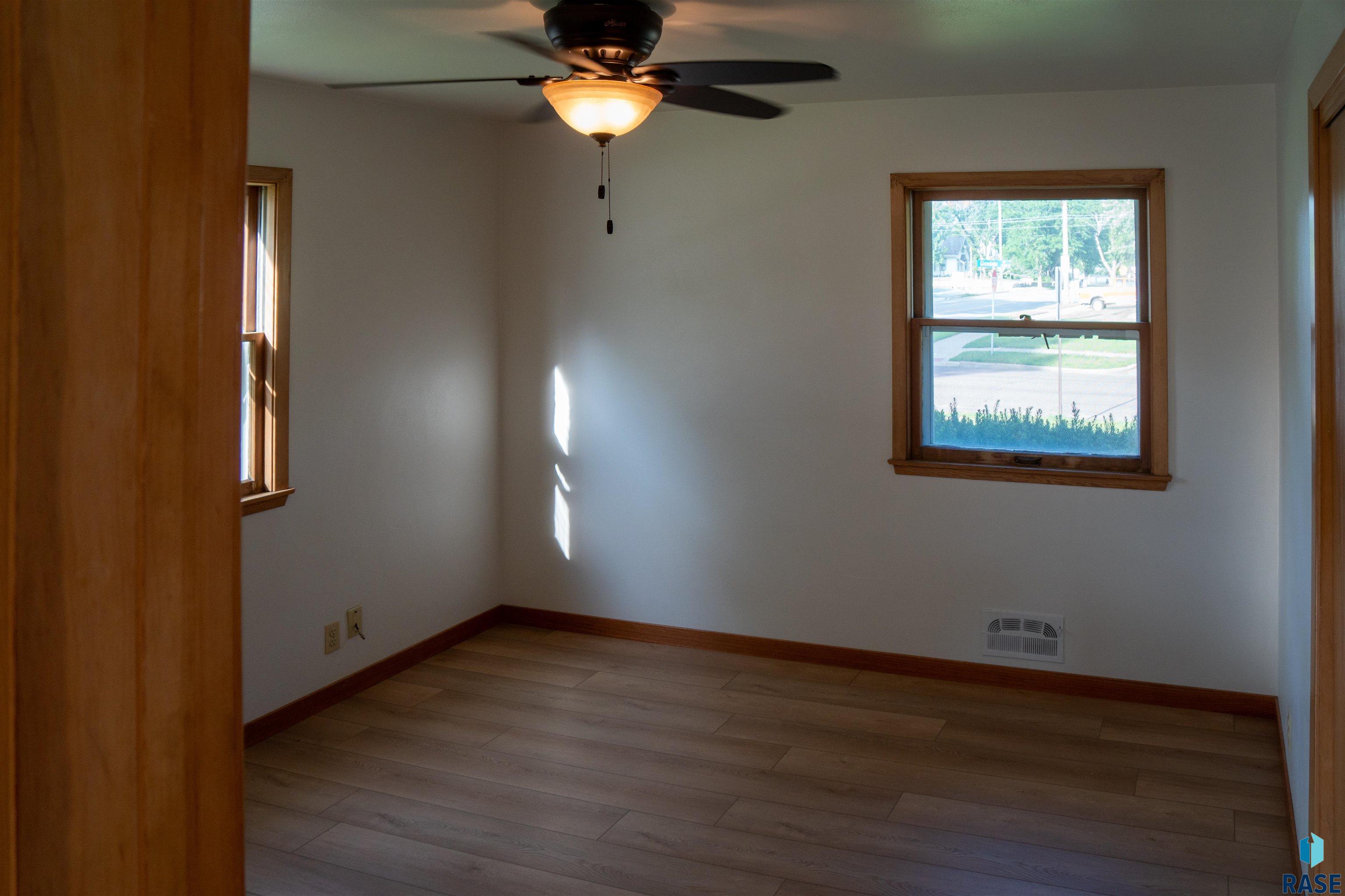 Sioux Falls, South Dakota 57105, United States, 5 Bedrooms Bedrooms, ,2 BathroomsBathrooms,Residential,Active,155550