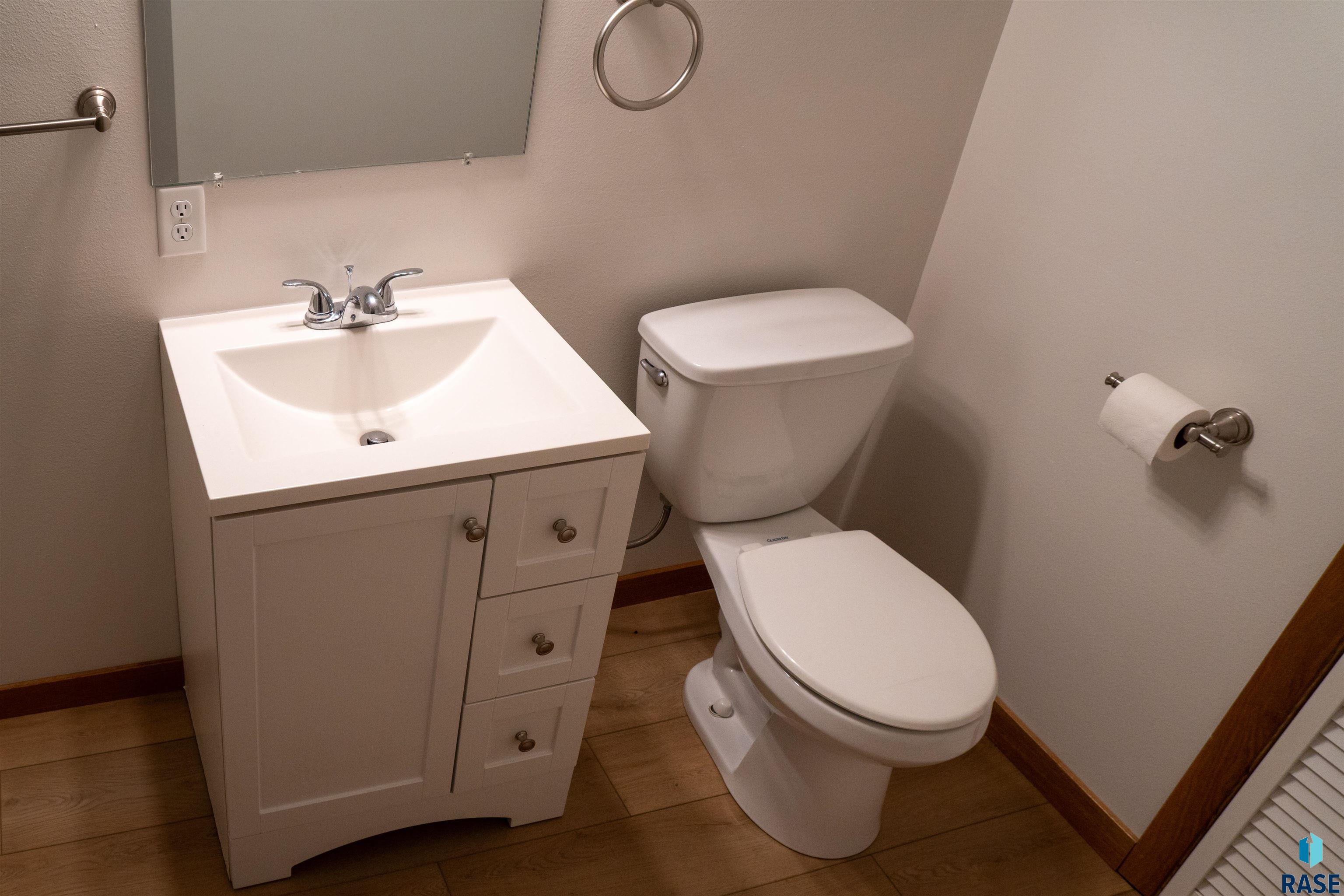 Sioux Falls, South Dakota 57105, United States, 5 Bedrooms Bedrooms, ,2 BathroomsBathrooms,Residential,Active,155550