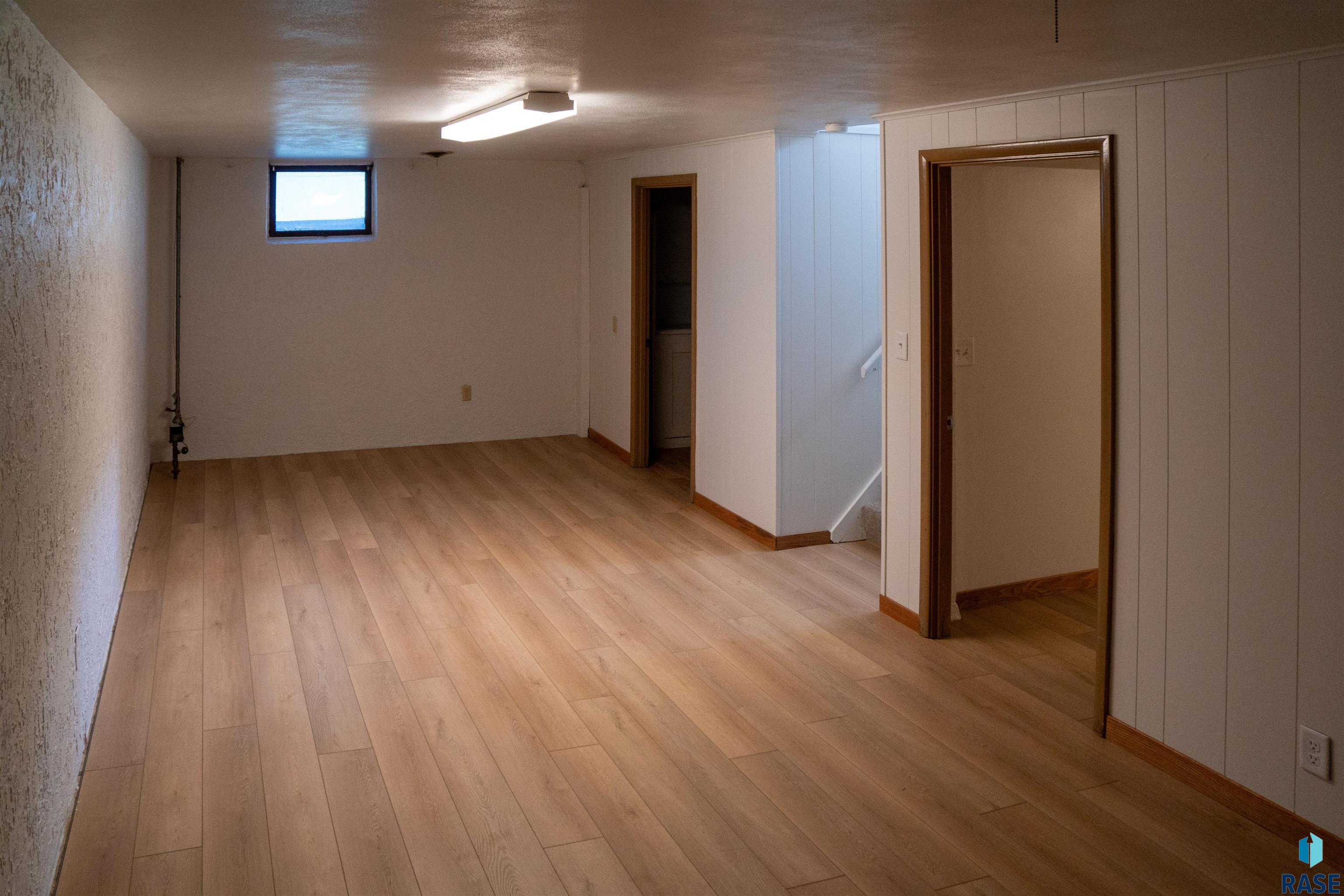 Sioux Falls, South Dakota 57105, United States, 5 Bedrooms Bedrooms, ,2 BathroomsBathrooms,Residential,Active,155550