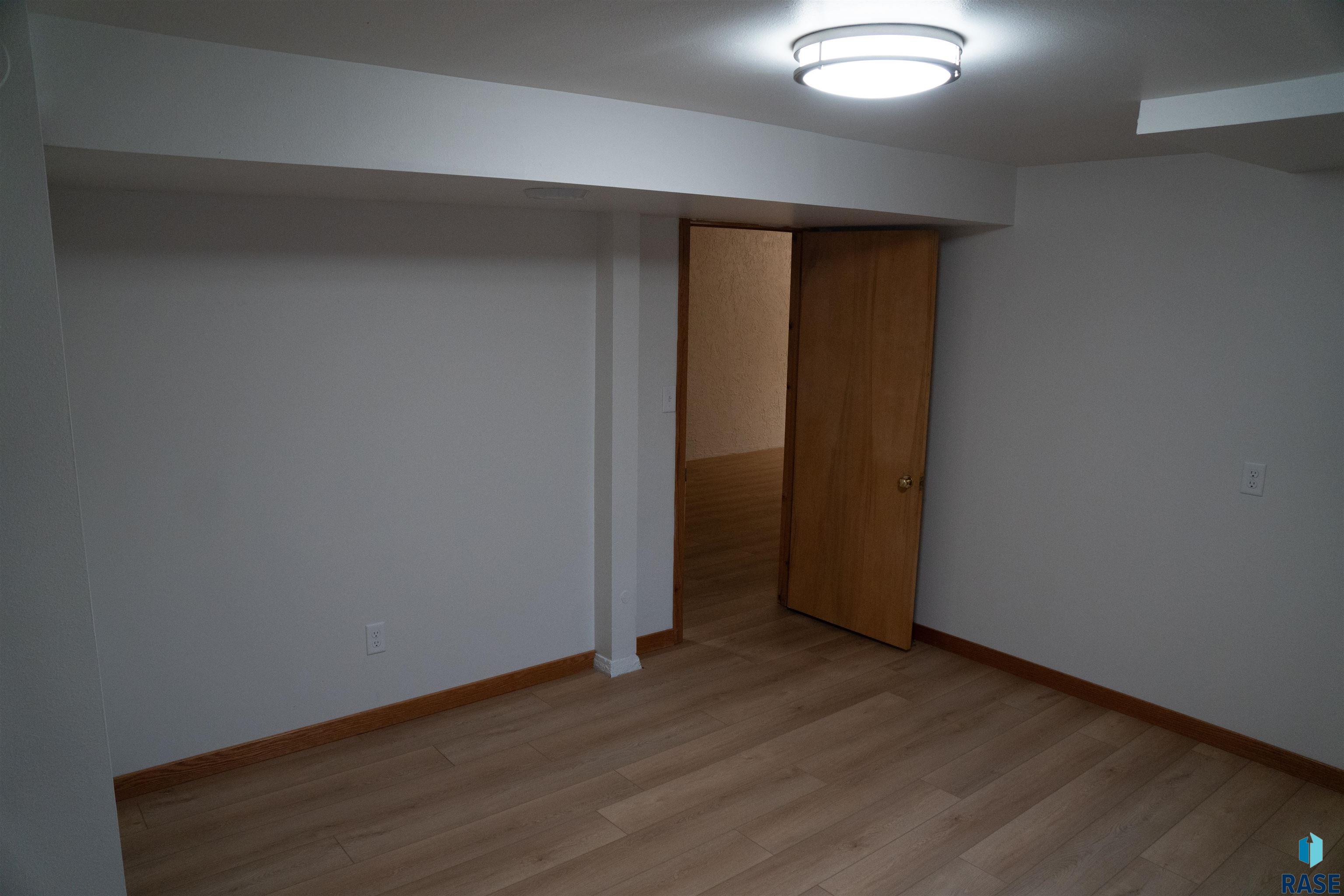 Sioux Falls, South Dakota 57105, United States, 5 Bedrooms Bedrooms, ,2 BathroomsBathrooms,Residential,Active,155550