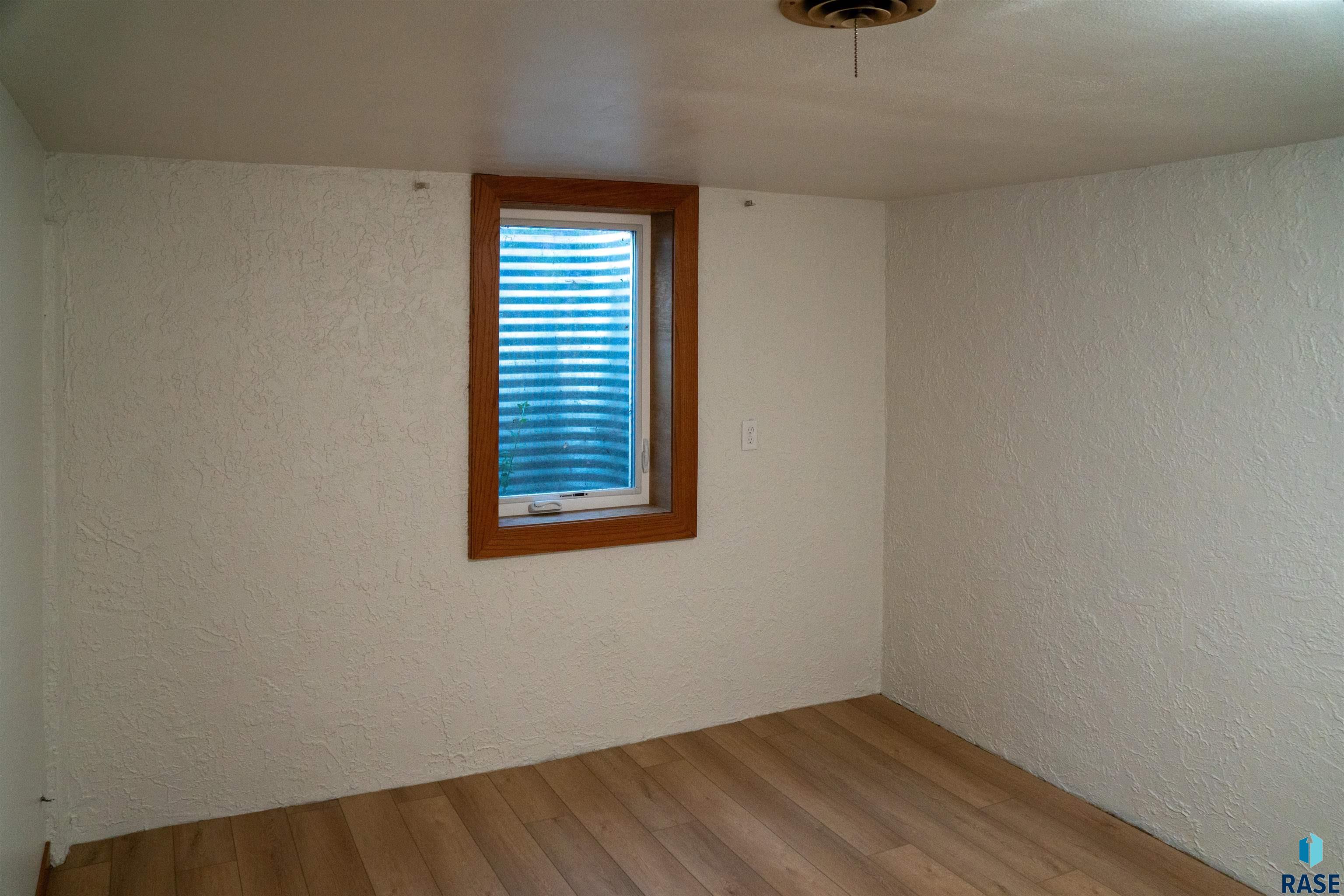 Sioux Falls, South Dakota 57105, United States, 5 Bedrooms Bedrooms, ,2 BathroomsBathrooms,Residential,Active,155550