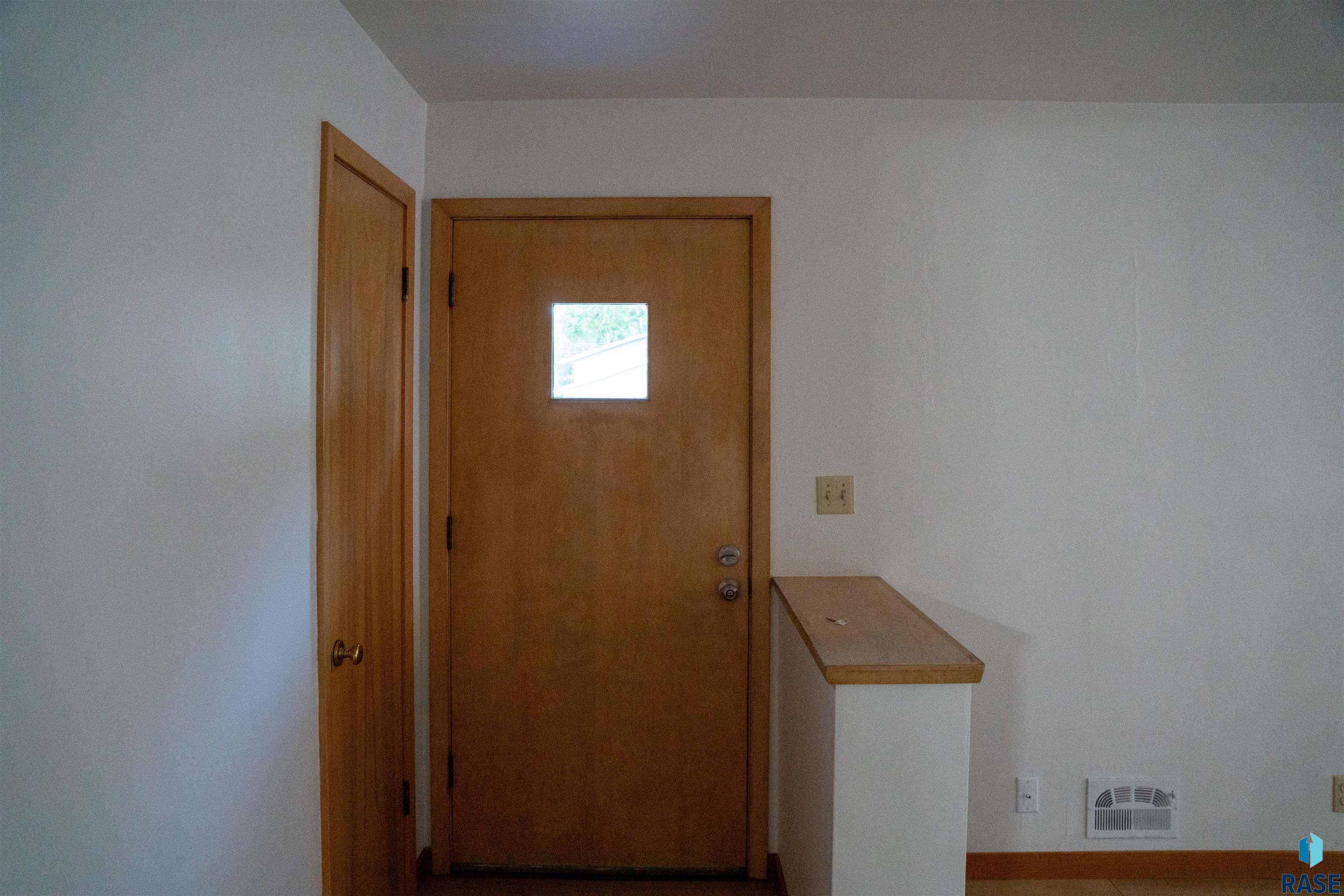 Sioux Falls, South Dakota 57105, United States, 5 Bedrooms Bedrooms, ,2 BathroomsBathrooms,Residential,Active,155550