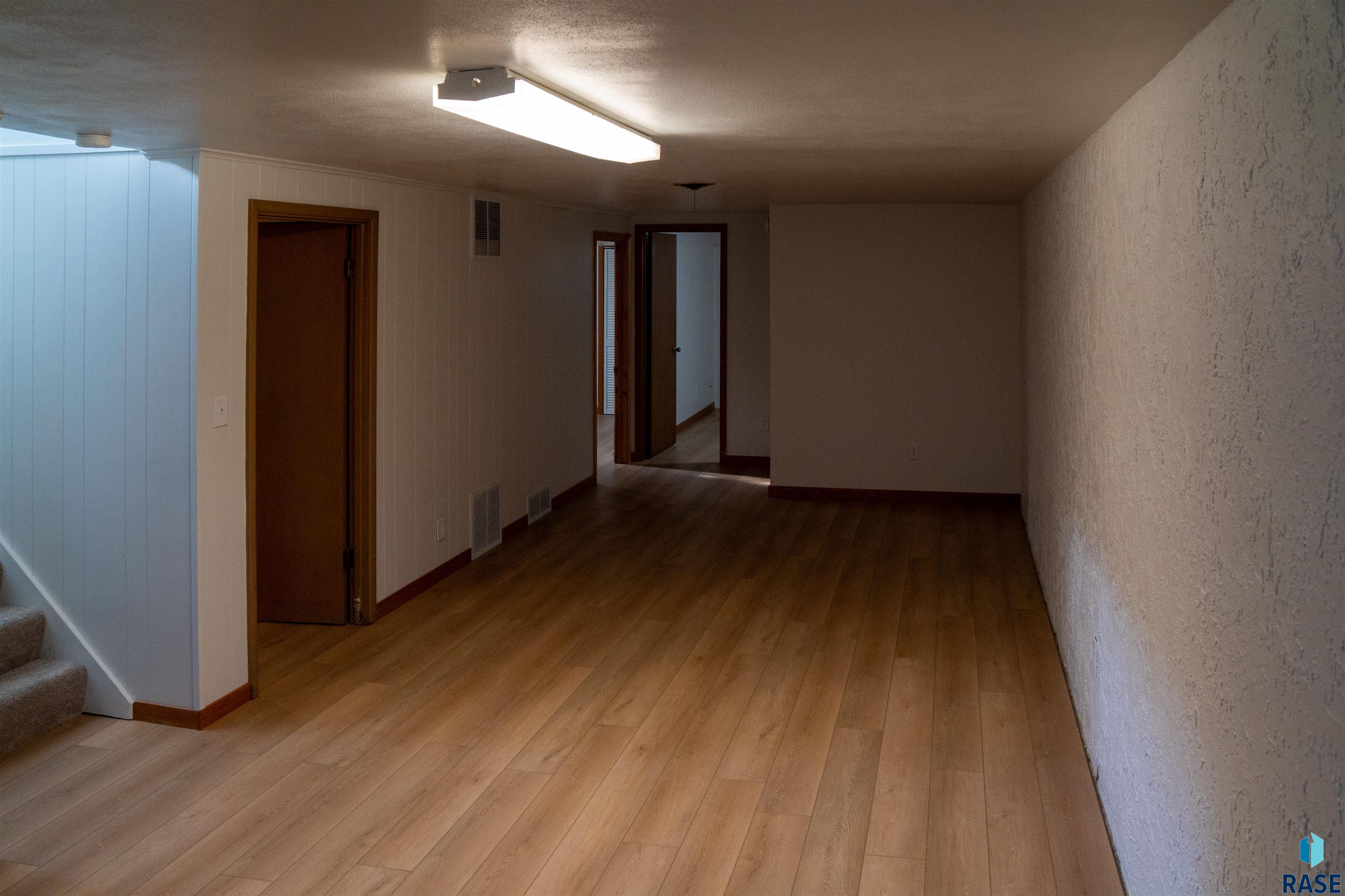 Sioux Falls, South Dakota 57105, United States, 5 Bedrooms Bedrooms, ,2 BathroomsBathrooms,Residential,Active,155550