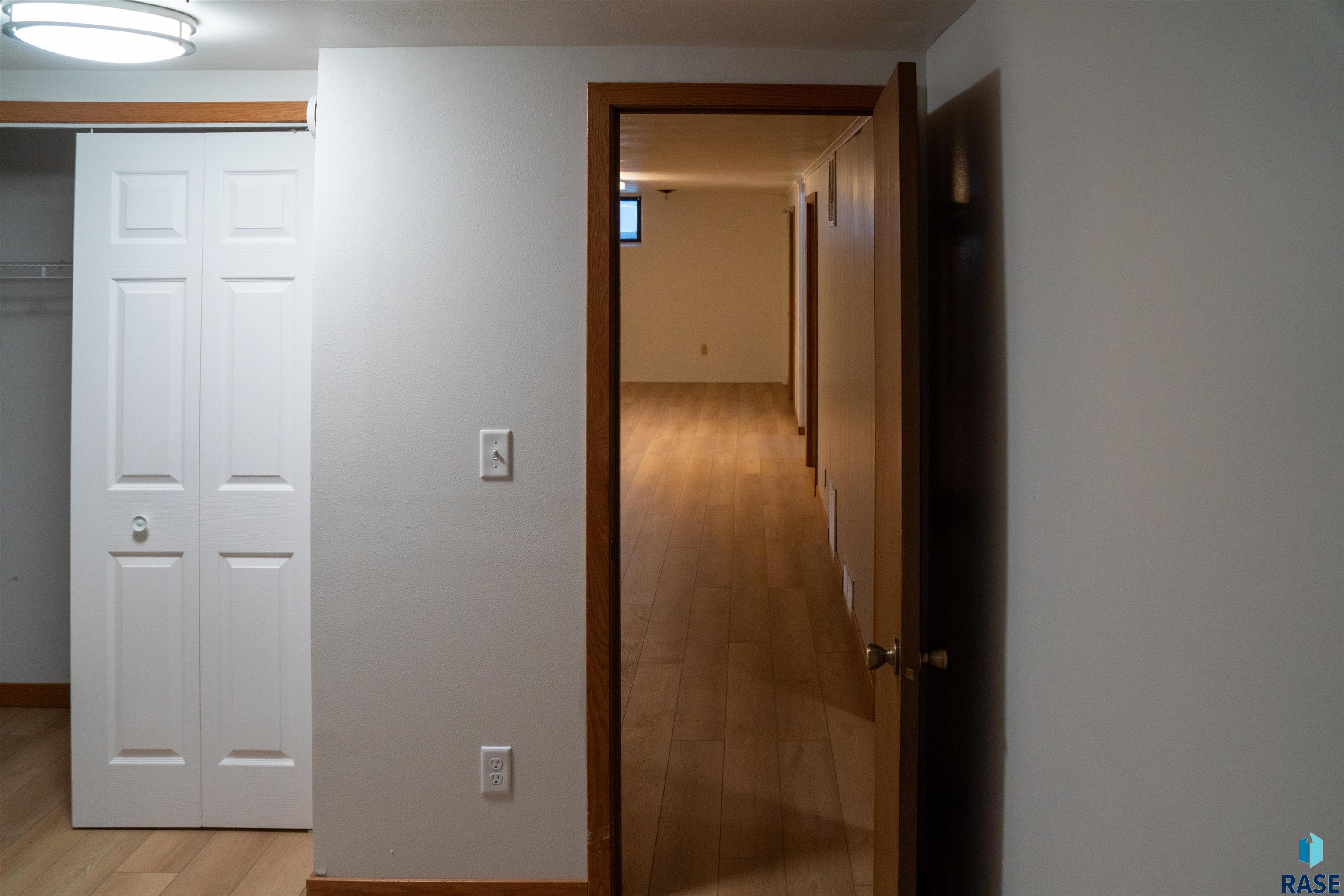 Sioux Falls, South Dakota 57105, United States, 5 Bedrooms Bedrooms, ,2 BathroomsBathrooms,Residential,Active,155550