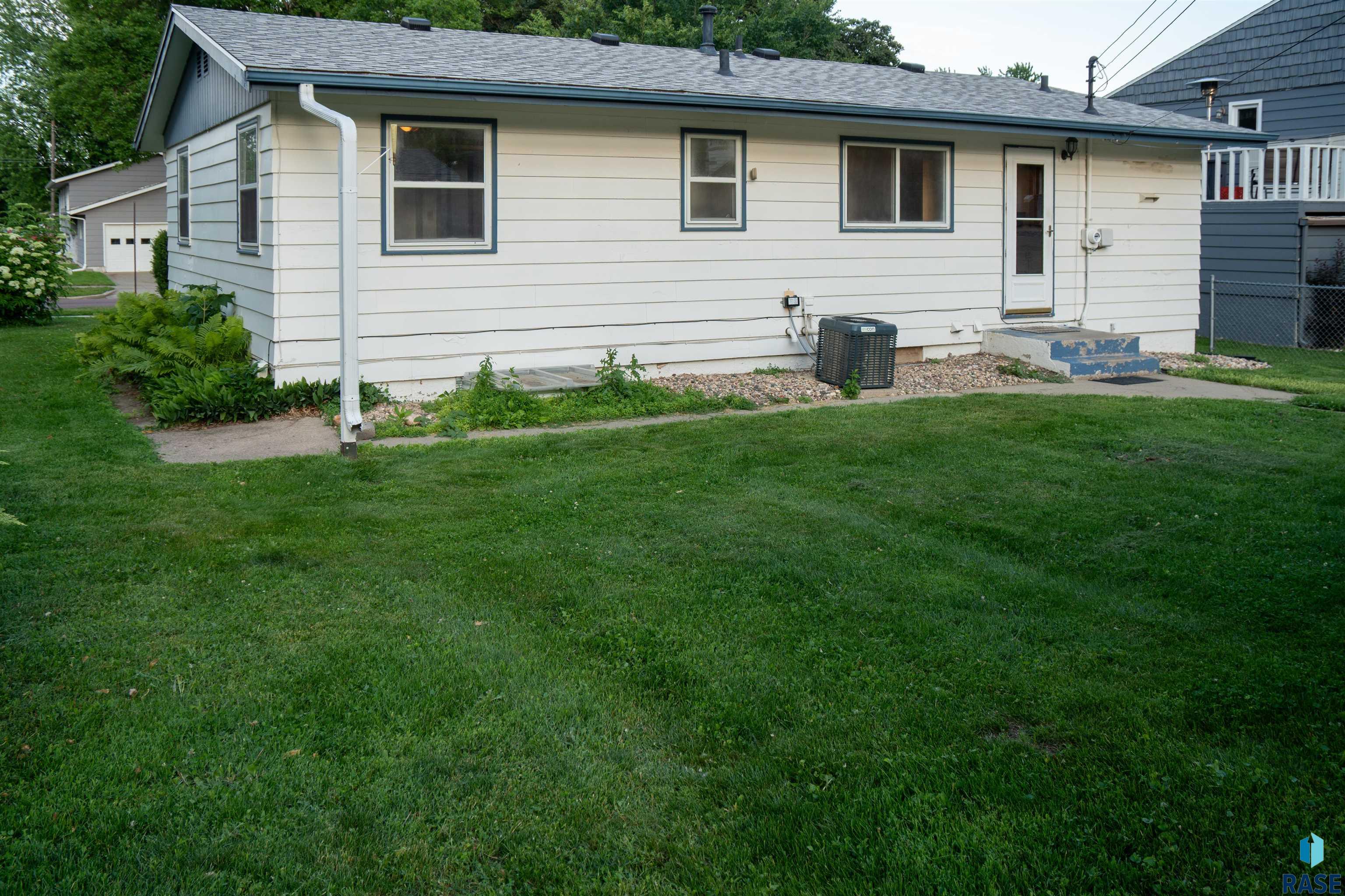 Sioux Falls, South Dakota 57105, United States, 5 Bedrooms Bedrooms, ,2 BathroomsBathrooms,Residential,Active,155550