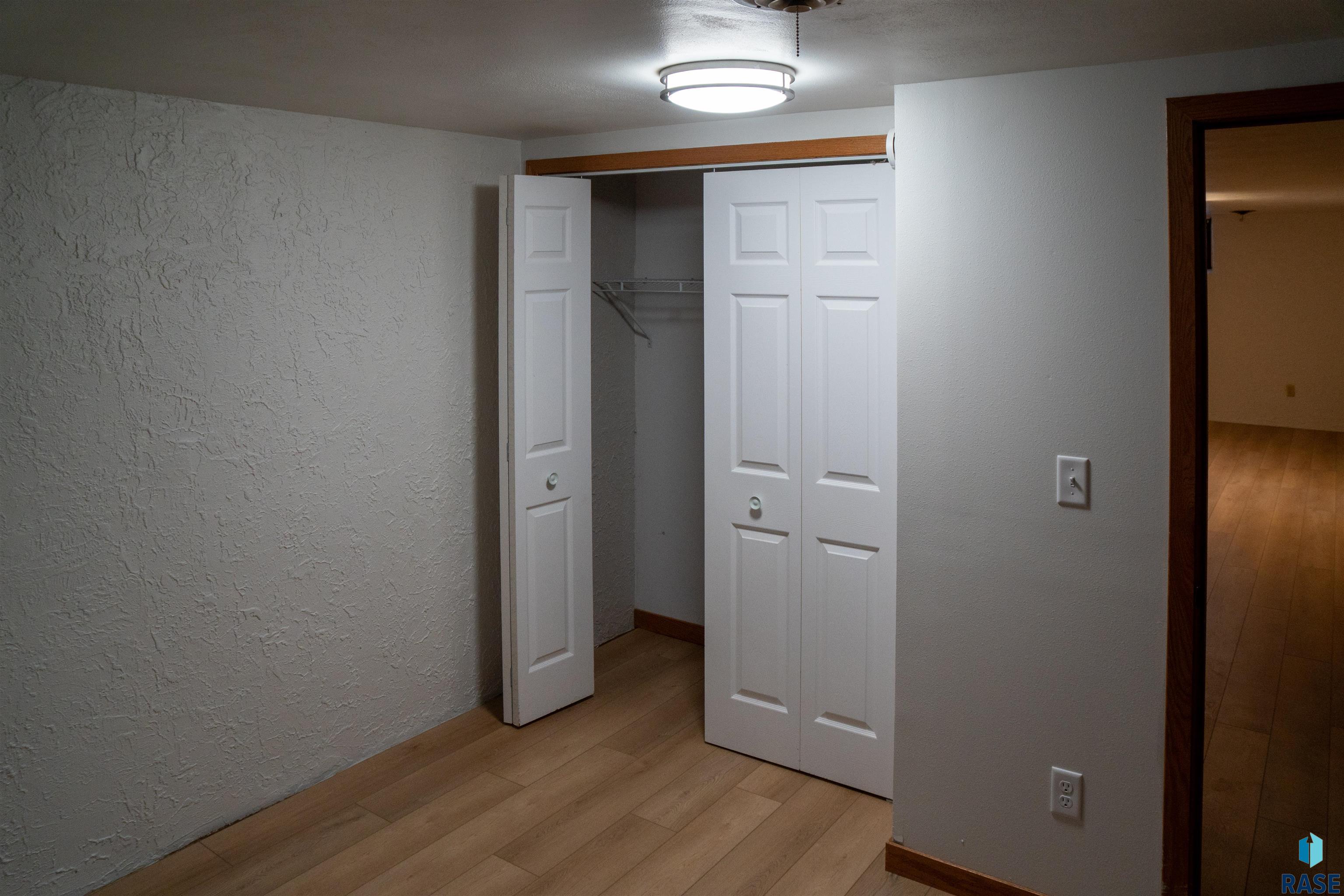 Sioux Falls, South Dakota 57105, United States, 5 Bedrooms Bedrooms, ,2 BathroomsBathrooms,Residential,Active,155550