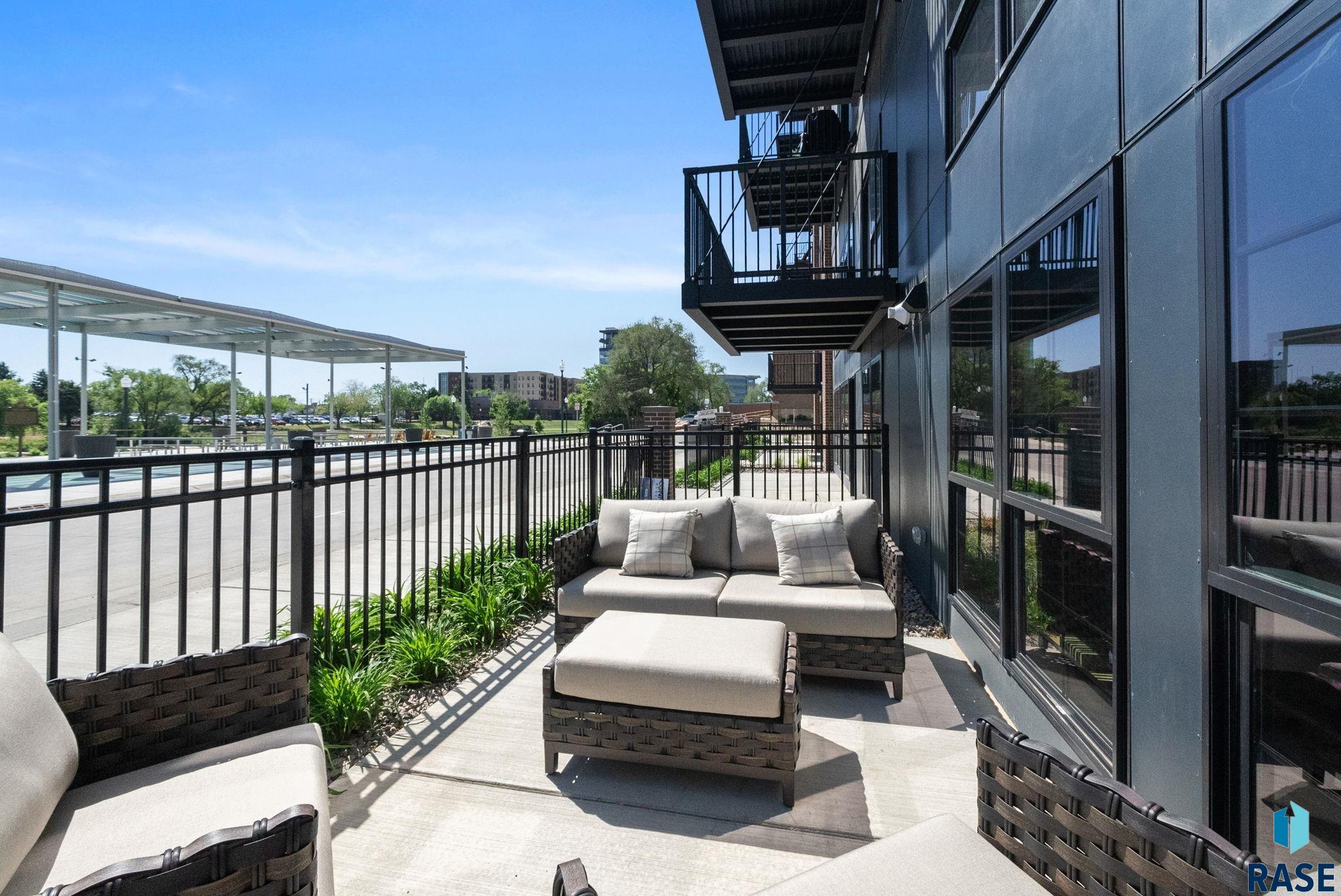 151 E 4th Pl Place #102, Sioux Falls, New Jersey image 3