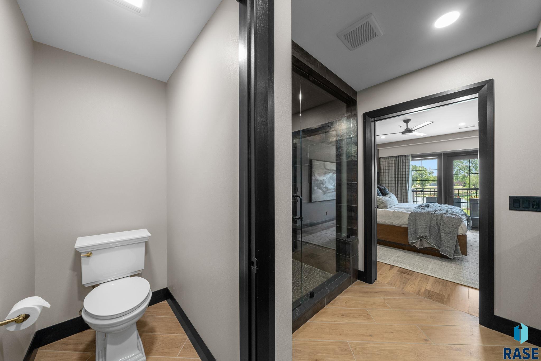 151 E 4th Pl Place #102, Sioux Falls, New Jersey image 48
