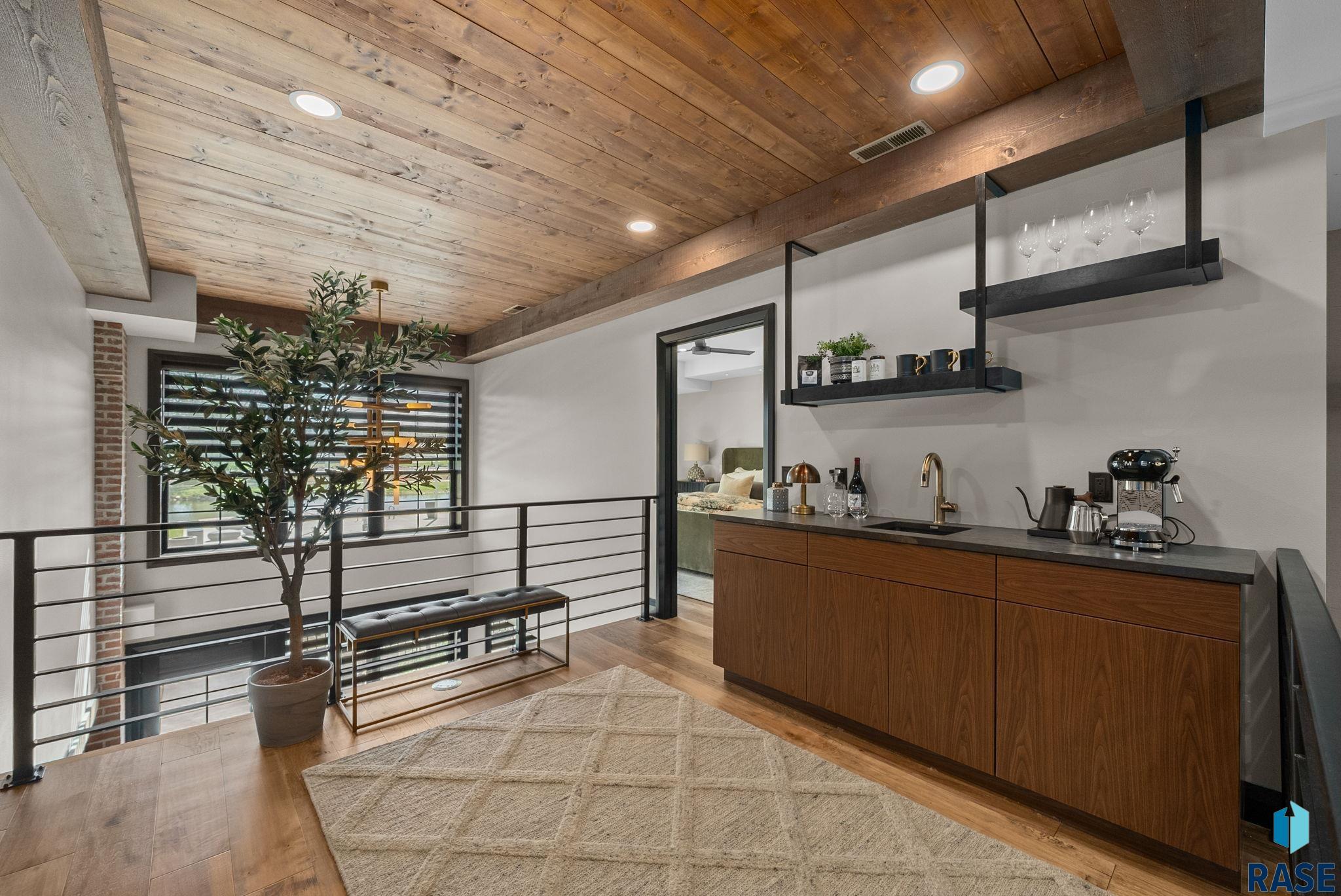 151 E 4th Pl Place #102, Sioux Falls, New Jersey image 35