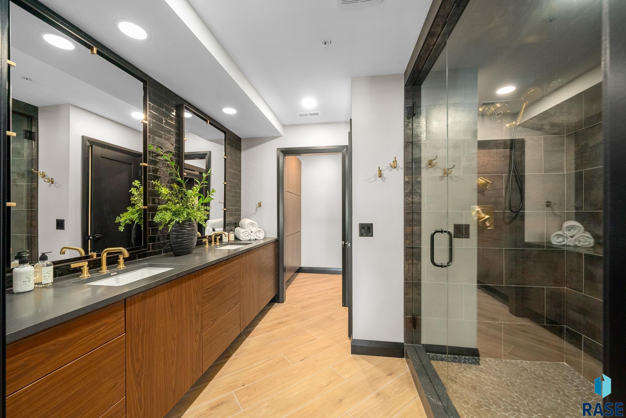 151 E 4th Pl Place #102, Sioux Falls, New Jersey image 46