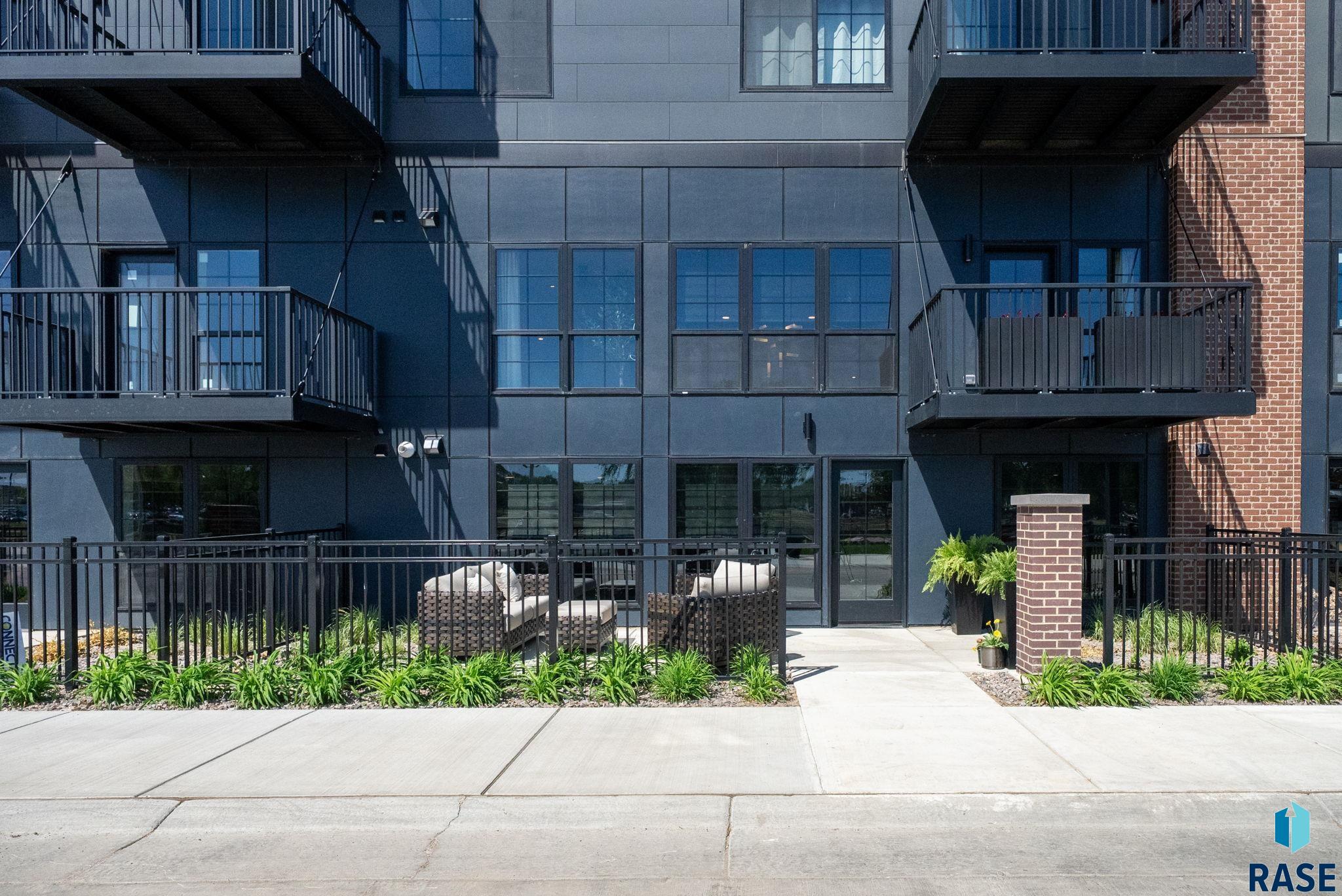 151 E 4th Pl Place #102, Sioux Falls, New Jersey image 2