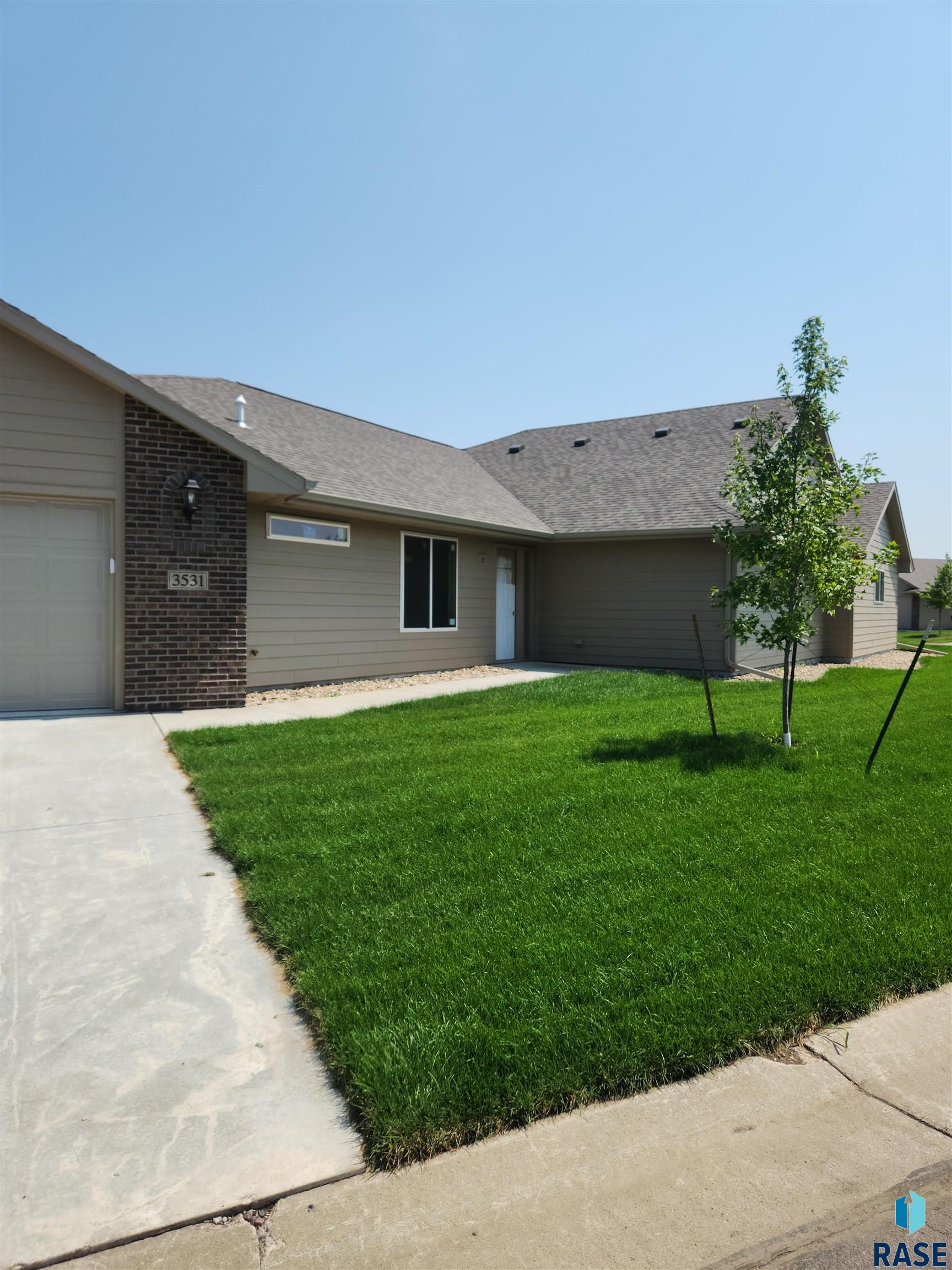 3531 W 91 St Pl Place, Sioux Falls, South Dakota image 1