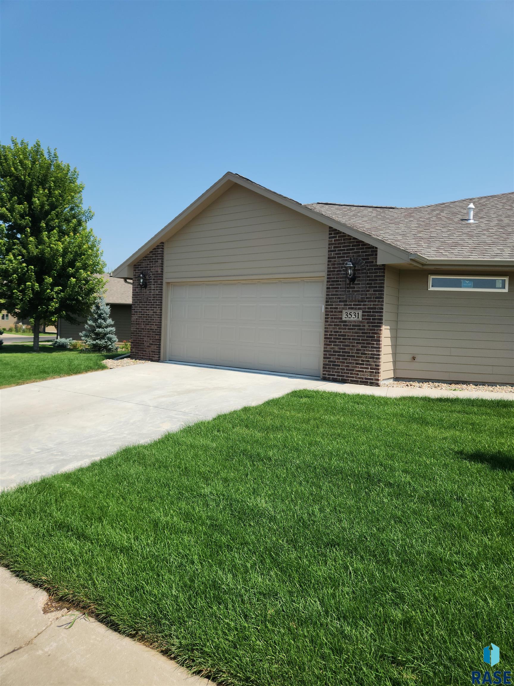 3531 W 91 St Pl Place, Sioux Falls, South Dakota image 2